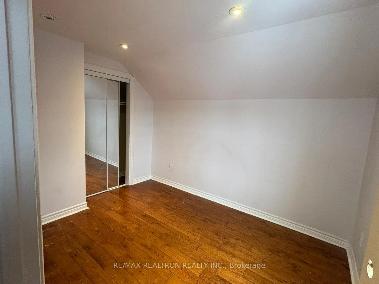 Photo 7 of Unit A, 15403 Yonge Street, Aurora, Aurora Village — HOMEH