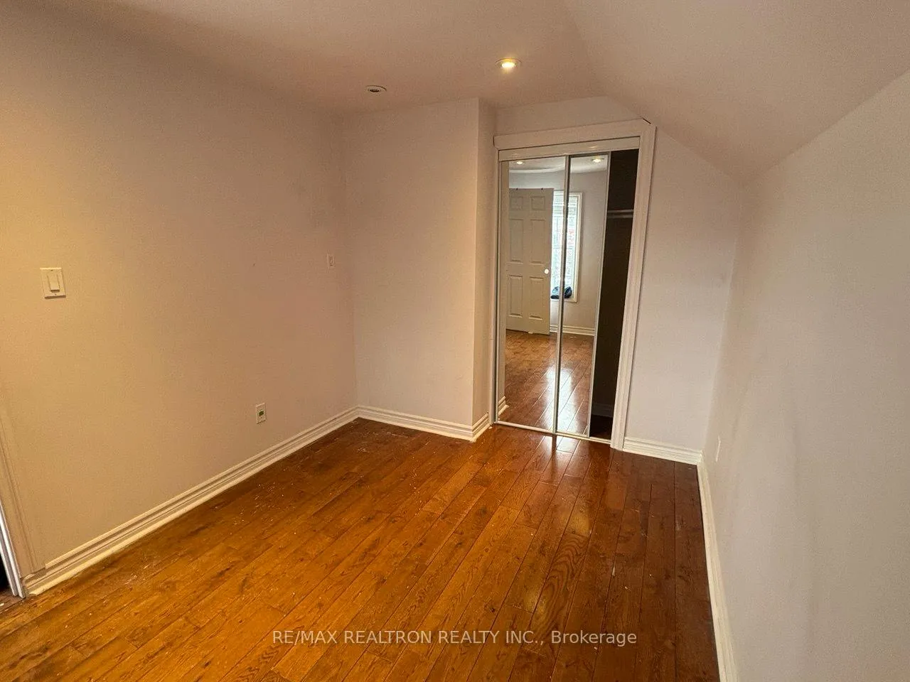 Photo 8 of Unit A, 15403 Yonge Street, Aurora, Aurora Village — HOMEH