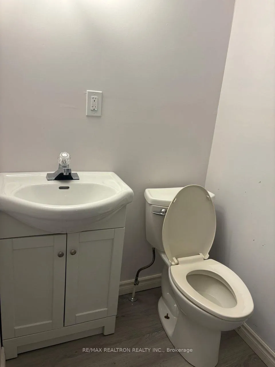 Photo 11 of Unit A, 15403 Yonge Street, Aurora, Aurora Village — HOMEH