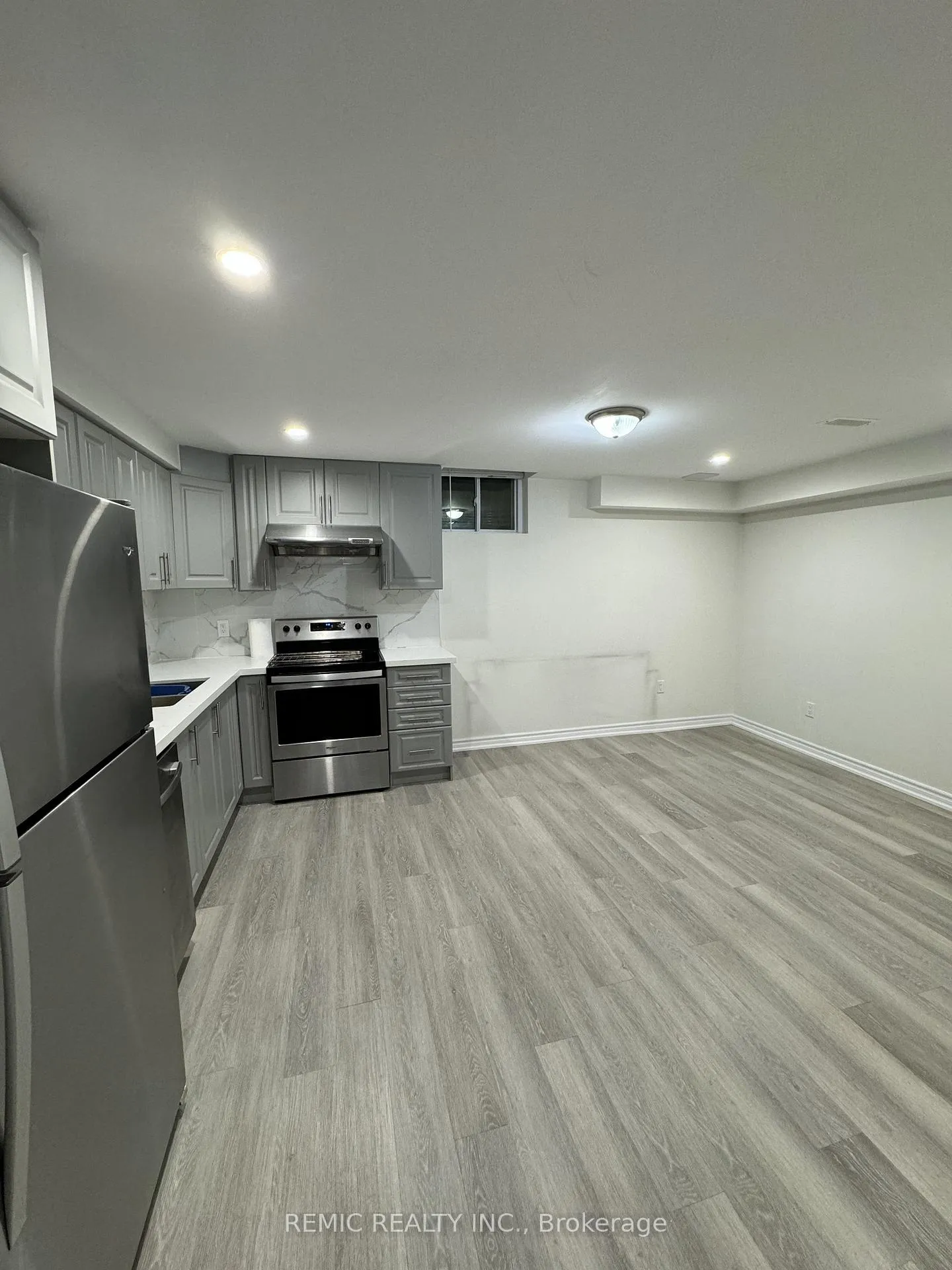 Photo 2 of 40 Crombie Street, Clarington, Bowmanville — HOMEH