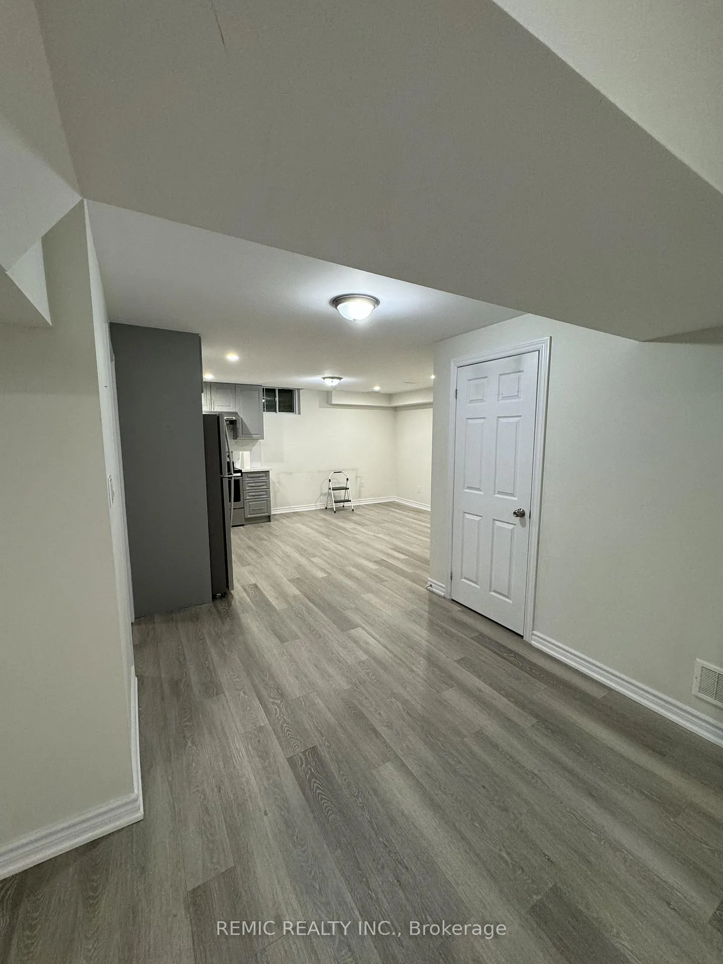 Photo 3 of 40 Crombie Street, Clarington, Bowmanville — HOMEH
