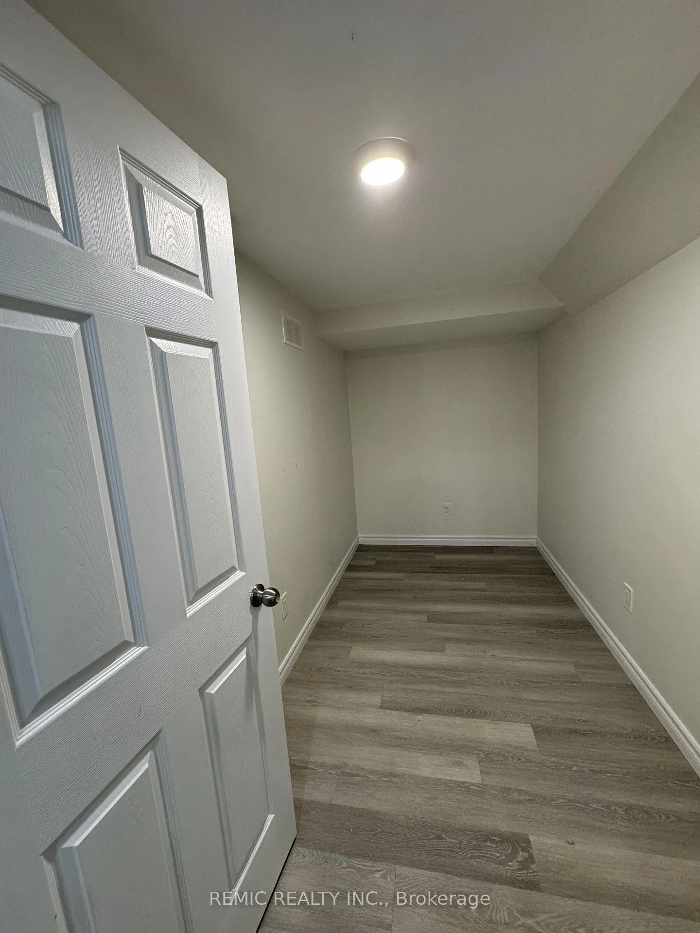 Photo 7 of 40 Crombie Street, Clarington, Bowmanville — HOMEH