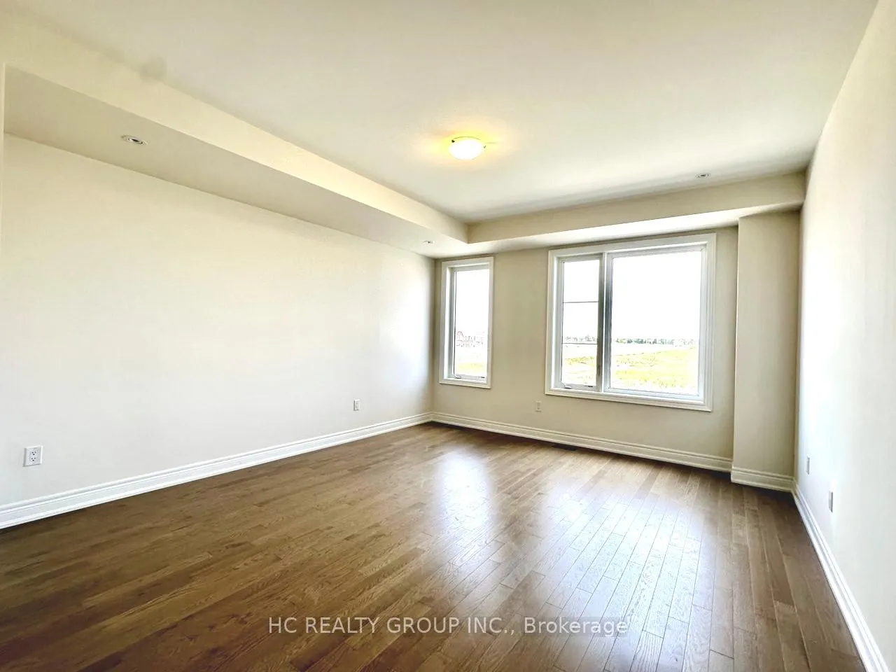 Photo 5 of 561 Vine Cliff Boulevard, Markham, Rural Markham — HOMEH