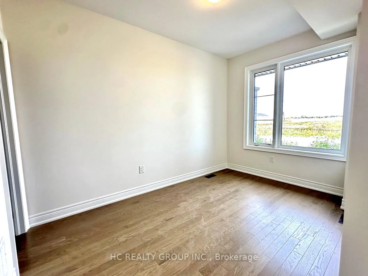 Photo 7 of 561 Vine Cliff Boulevard, Markham, Rural Markham — HOMEH