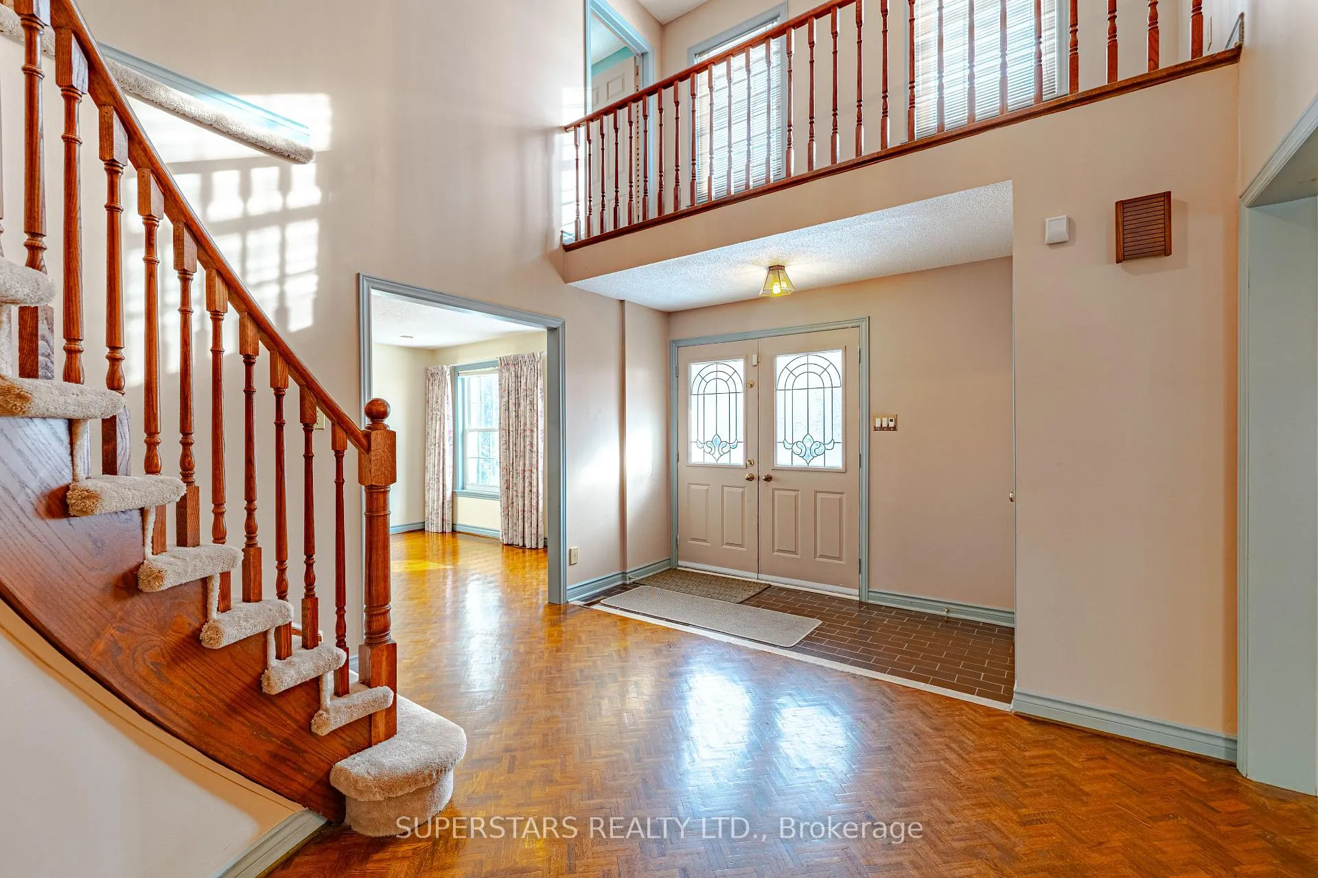 Photo 6 of 12 Aitken Circle, Markham, Unionville — HOMEH