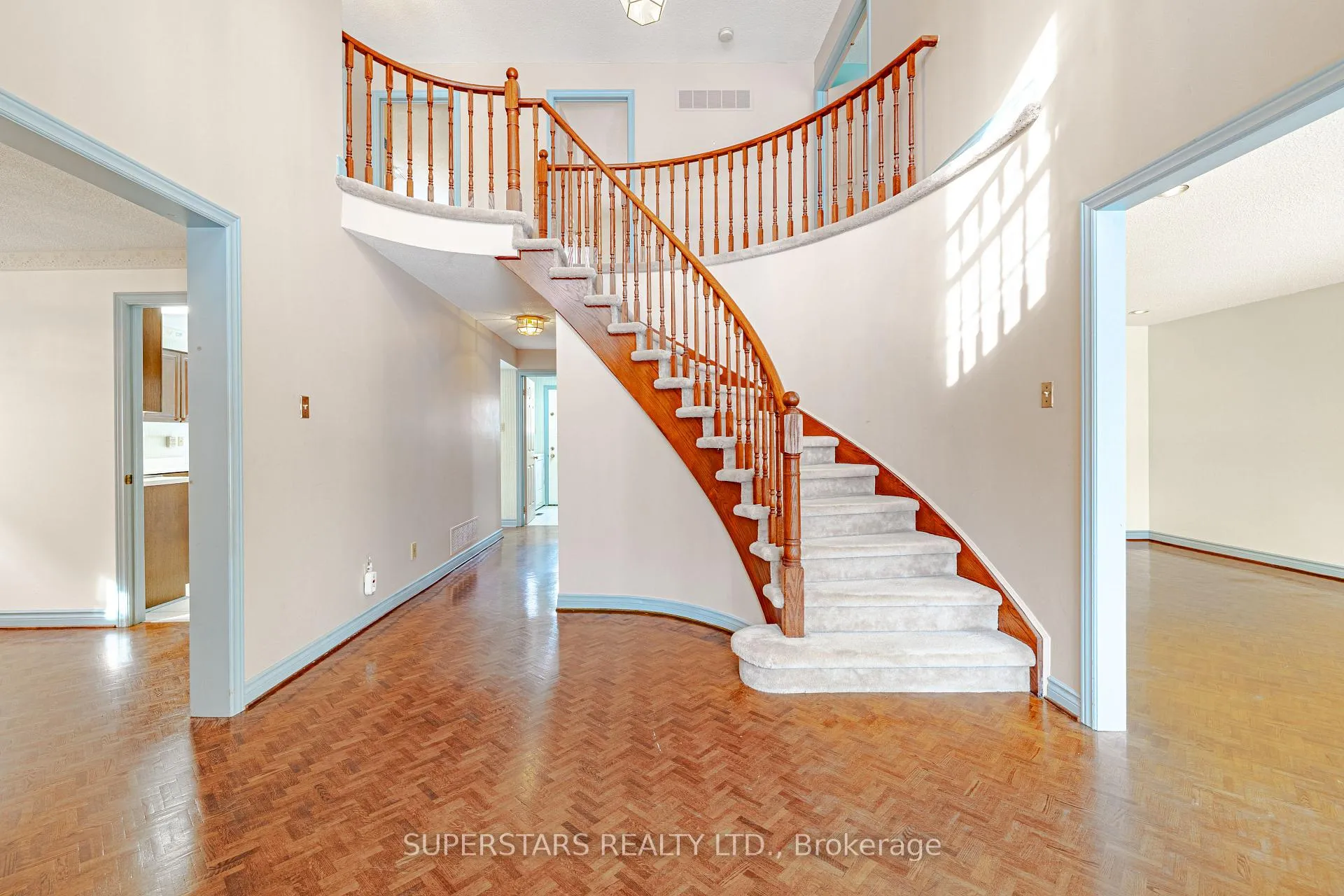 Photo 7 of 12 Aitken Circle, Markham, Unionville — HOMEH