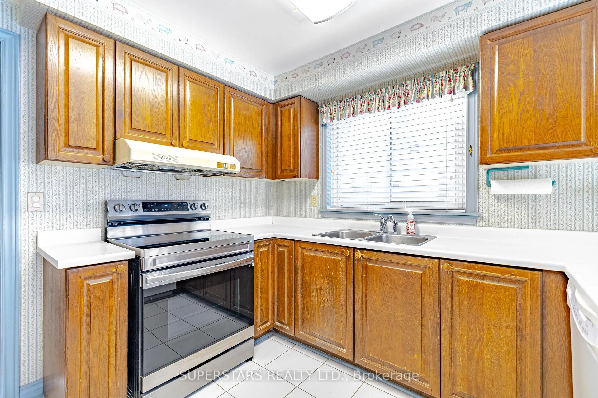 Photo 13 of 12 Aitken Circle, Markham, Unionville — HOMEH