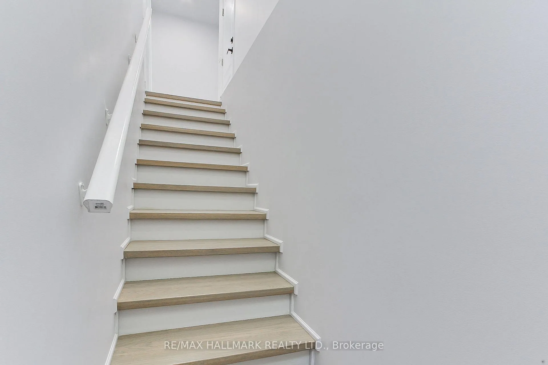 Photo 5 of Unit Secondary Suite/Basement, 25B Knowles Crescent, Aurora, Aurora Highlands — HOMEH