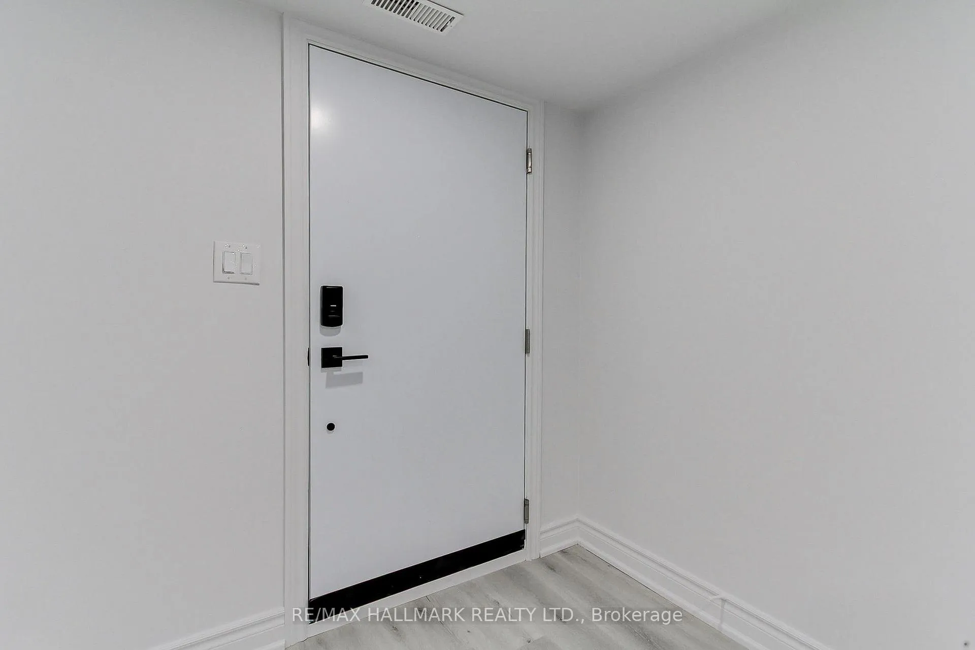 Photo 6 of Unit Secondary Suite/Basement, 25B Knowles Crescent, Aurora, Aurora Highlands — HOMEH