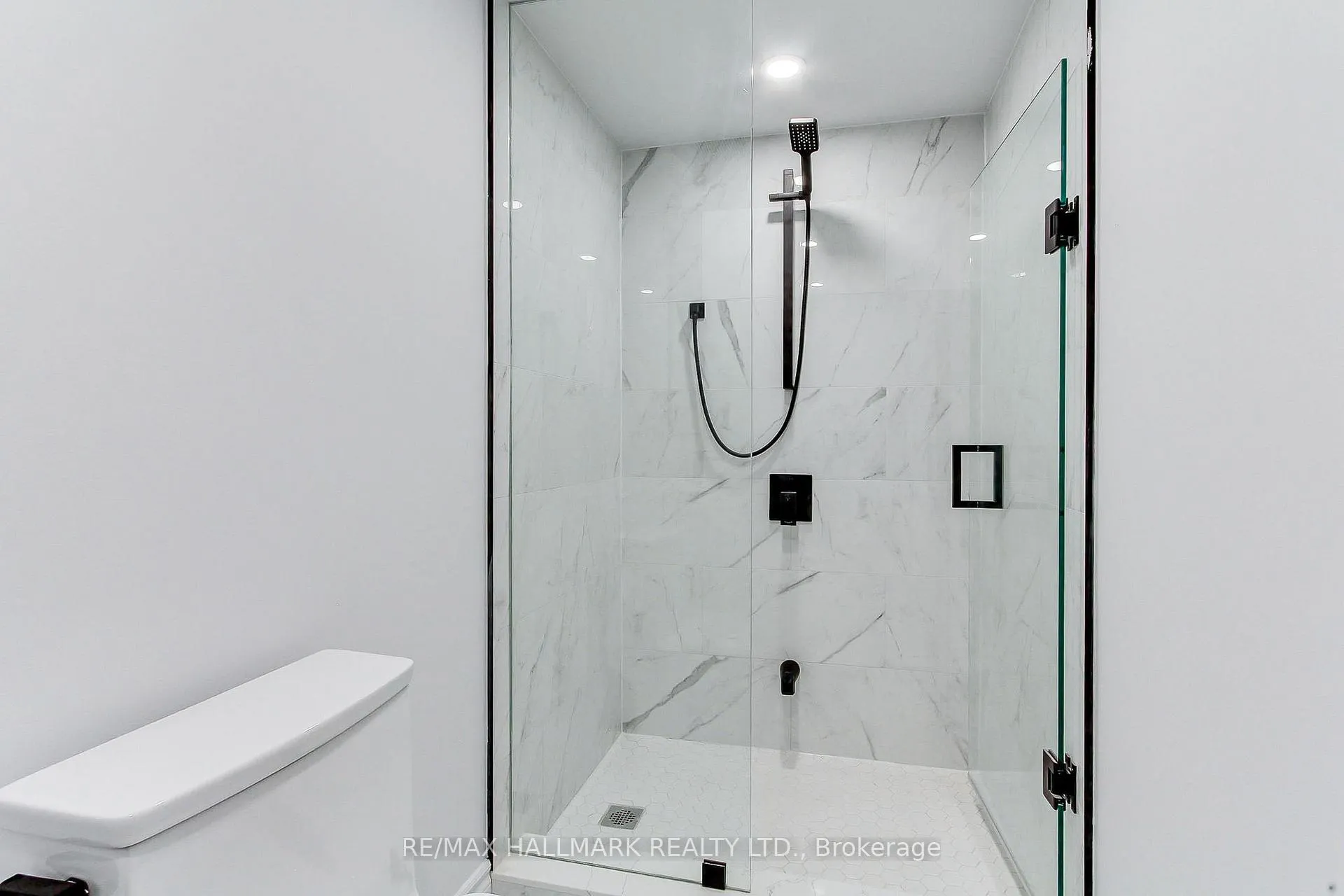 Photo 23 of Unit Secondary Suite/Basement, 25B Knowles Crescent, Aurora, Aurora Highlands — HOMEH