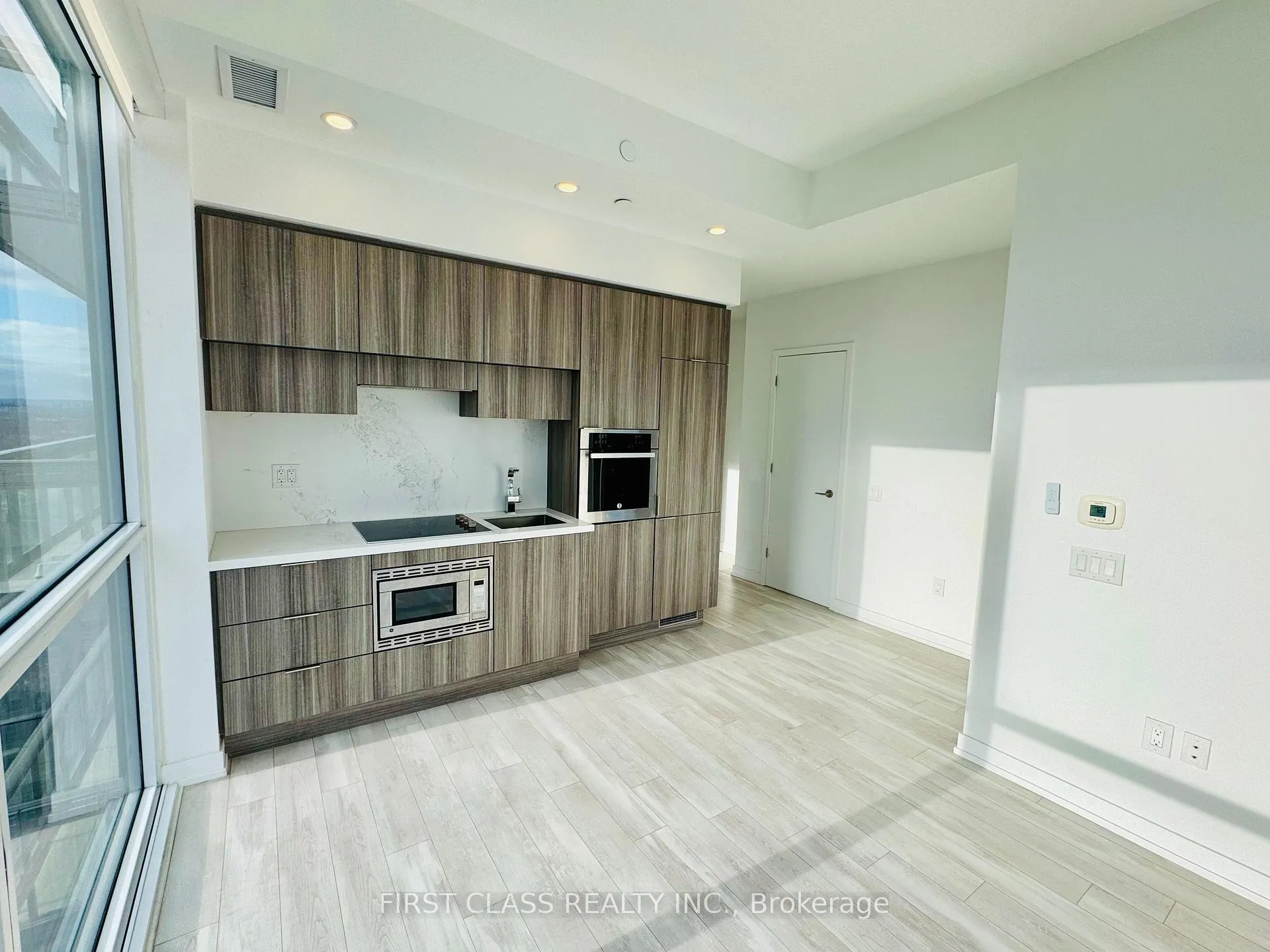 Photo 2 of Unit 3905, 39 Roehampton Avenue, Toronto, Mount Pleasant West — HOMEH
