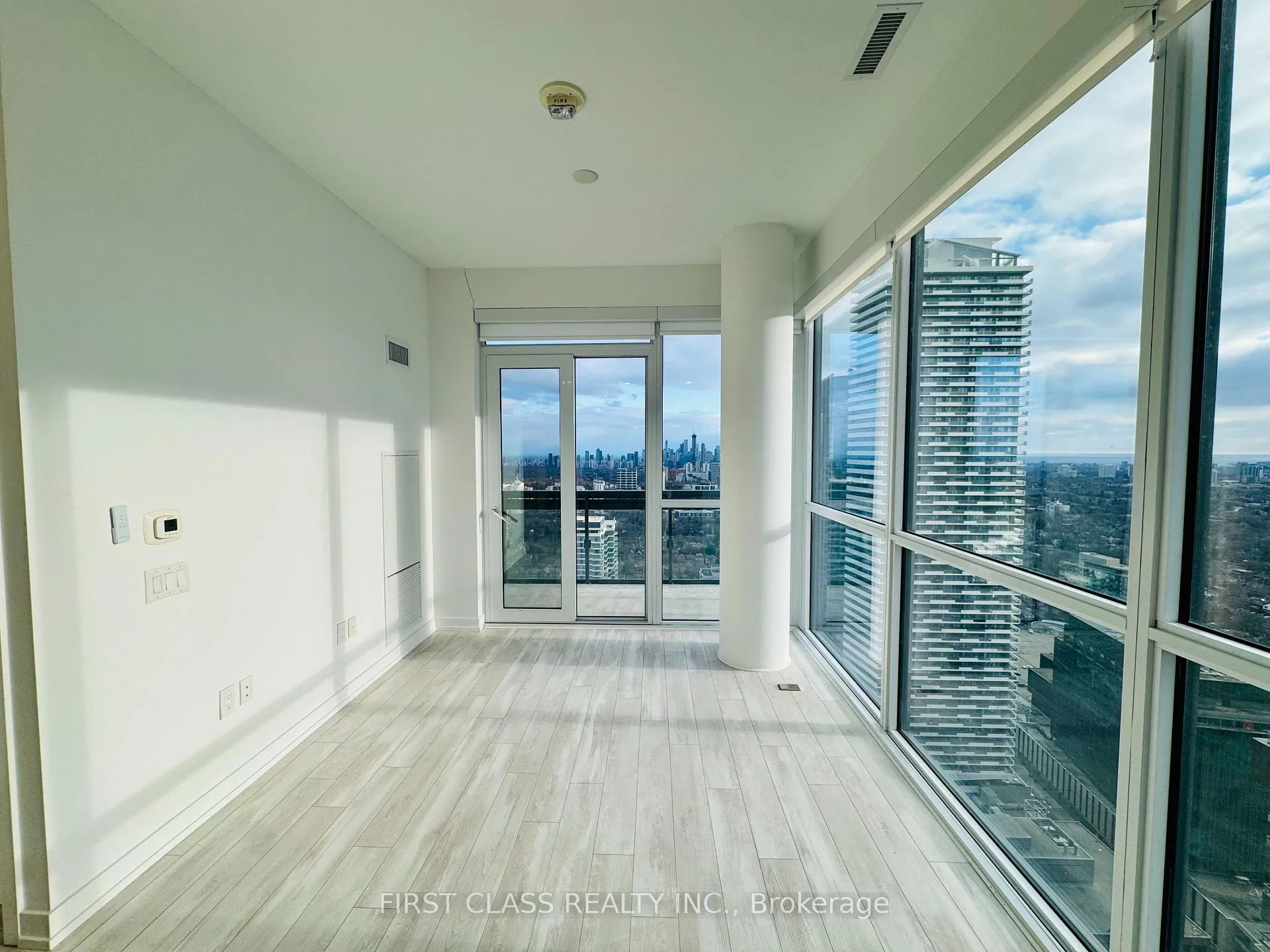 Photo 3 of Unit 3905, 39 Roehampton Avenue, Toronto, Mount Pleasant West — HOMEH