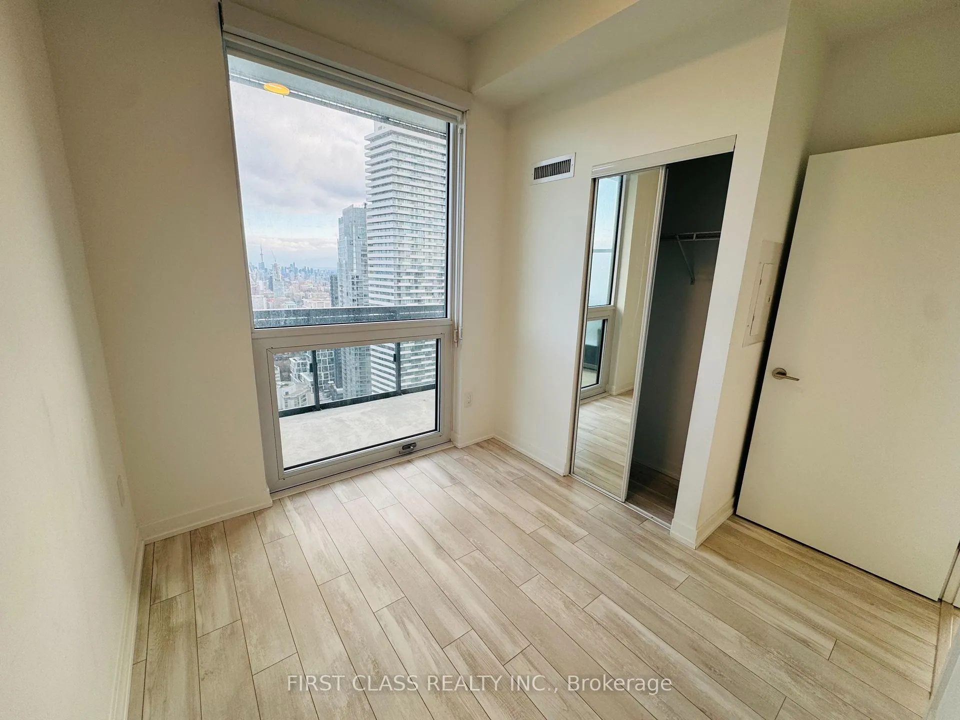 Photo 7 of Unit 3905, 39 Roehampton Avenue, Toronto, Mount Pleasant West — HOMEH