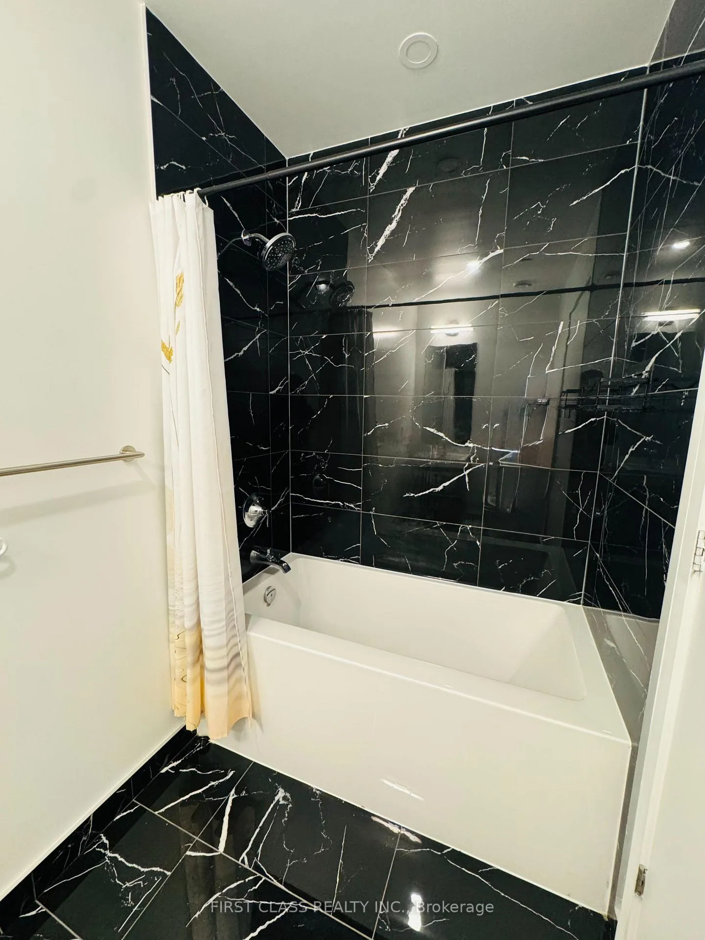 Photo 15 of Unit 3905, 39 Roehampton Avenue, Toronto, Mount Pleasant West — HOMEH