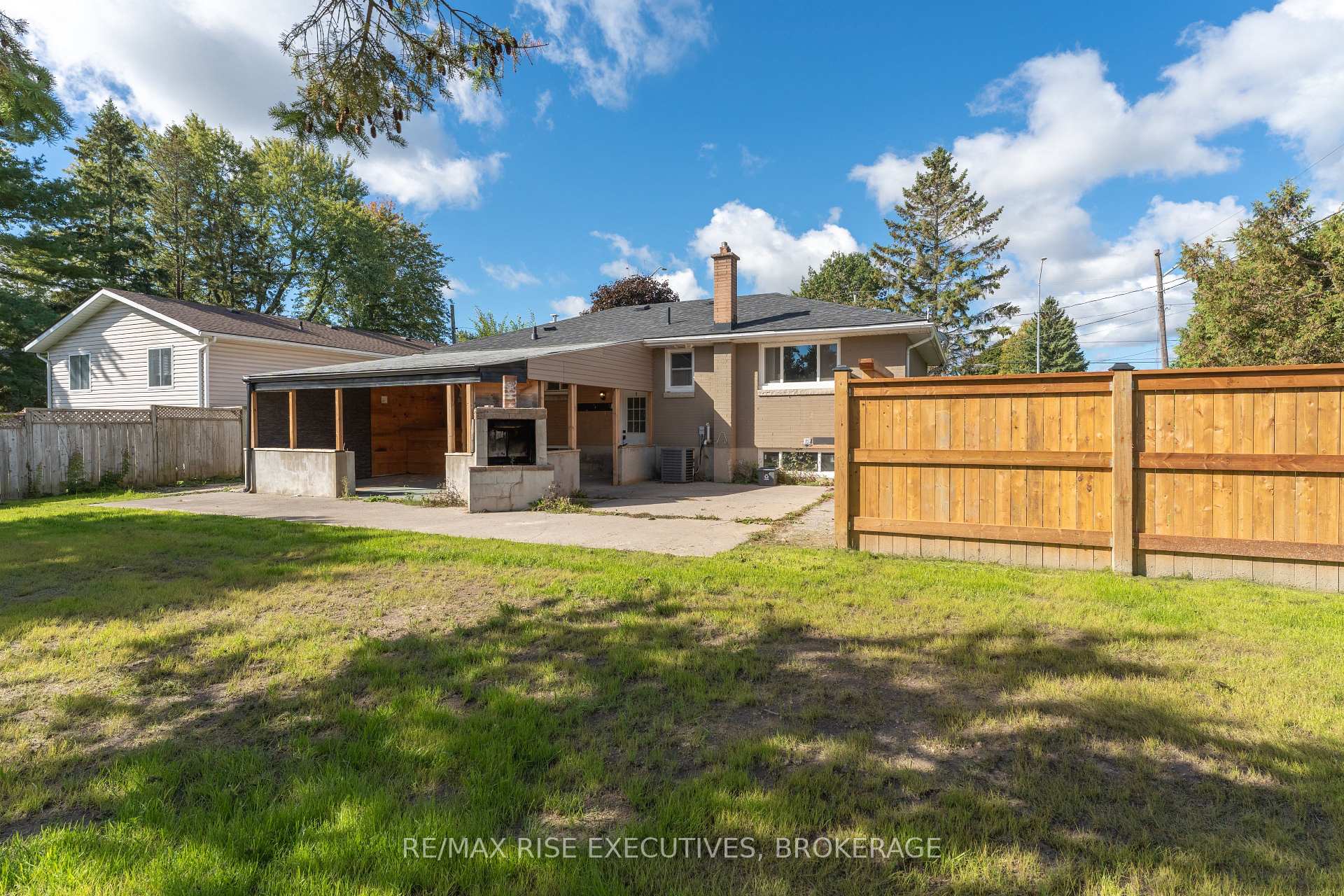 Photo 3 of Unit 2, 740 Collins Bay Road, Kingston, South of Taylor-Kidd Blvd — HOMEH