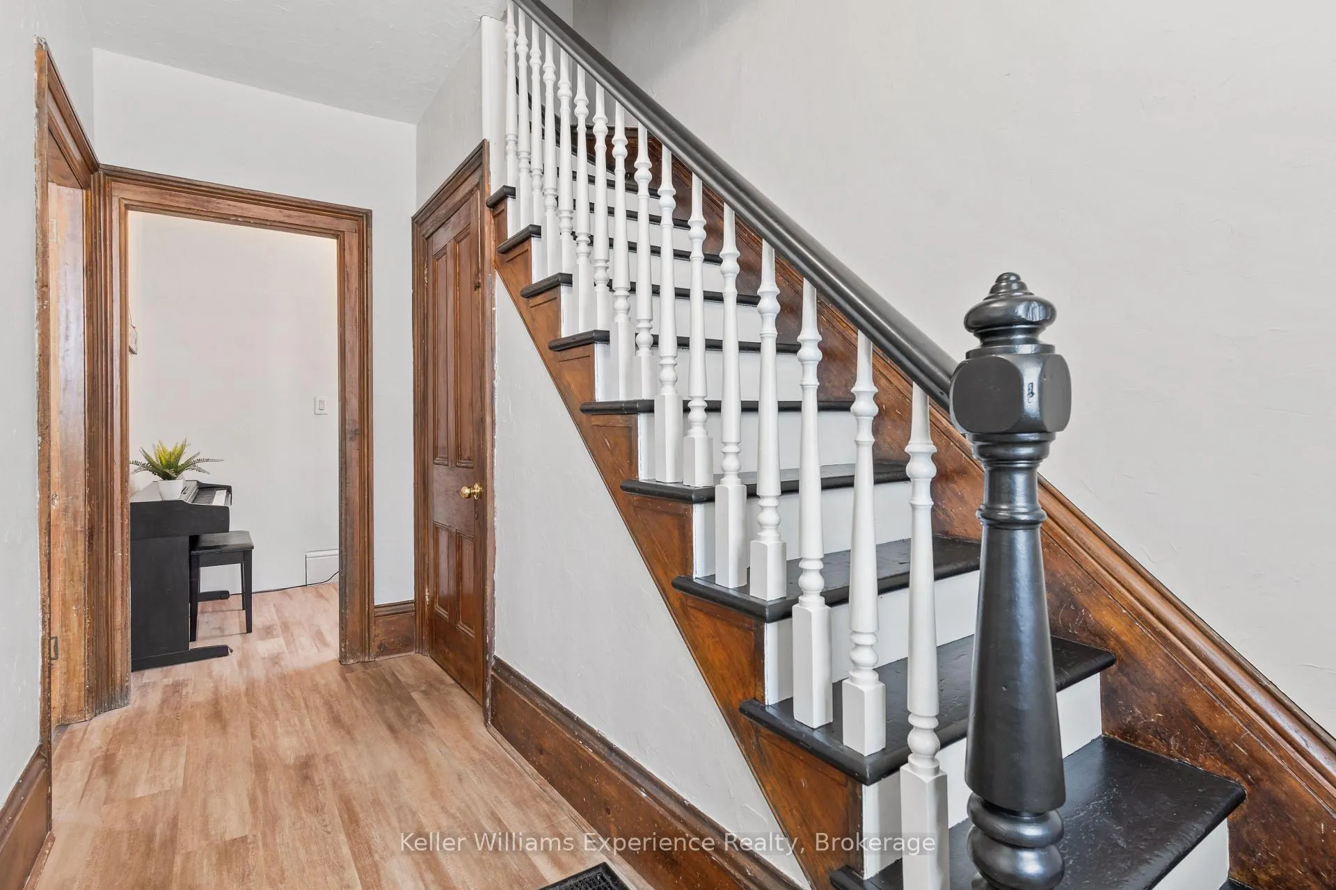 Photo 4 of 253 11th Street E, Owen Sound — HOMEH