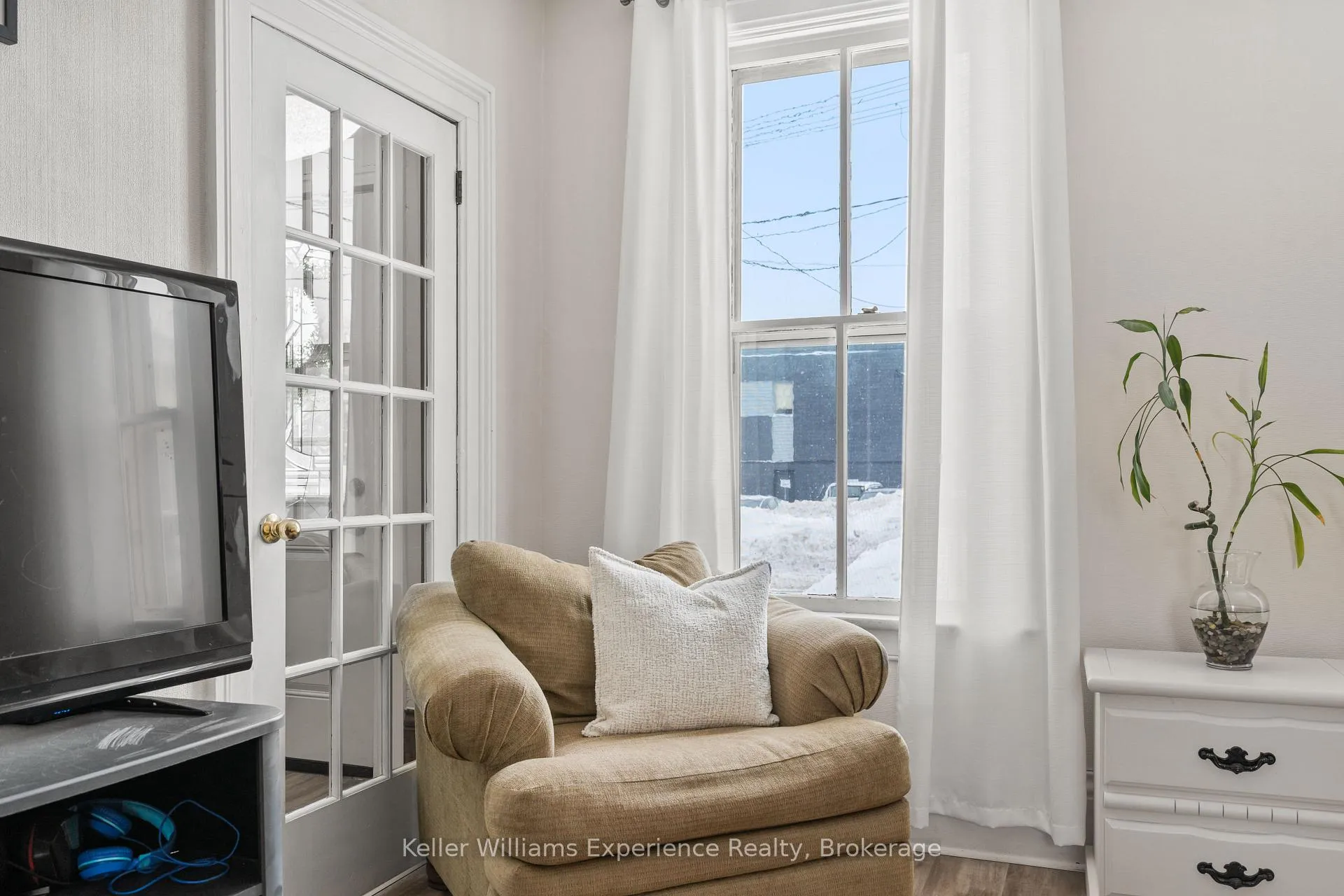 Photo 7 of 253 11th Street E, Owen Sound — HOMEH