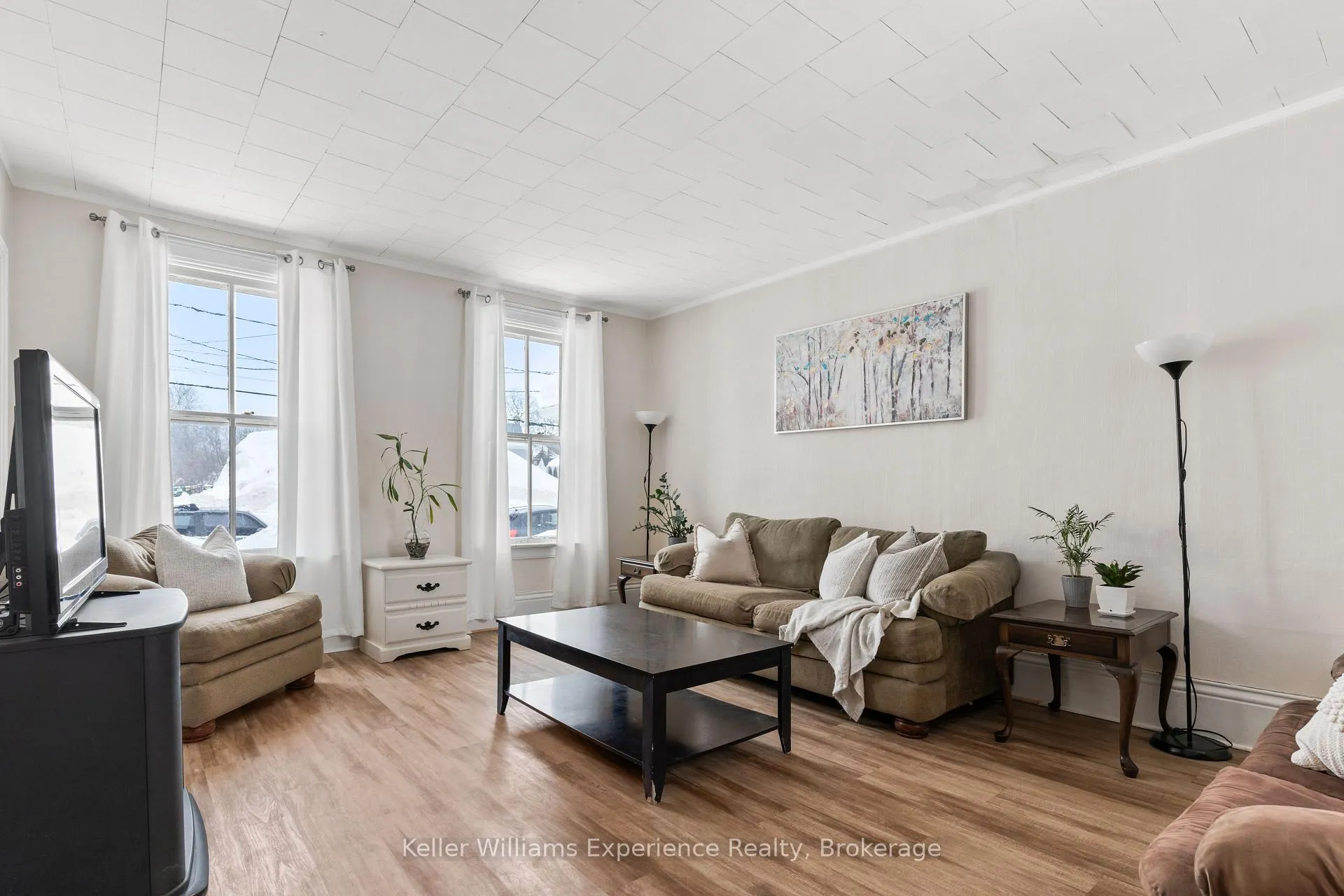 Photo 8 of 253 11th Street E, Owen Sound — HOMEH