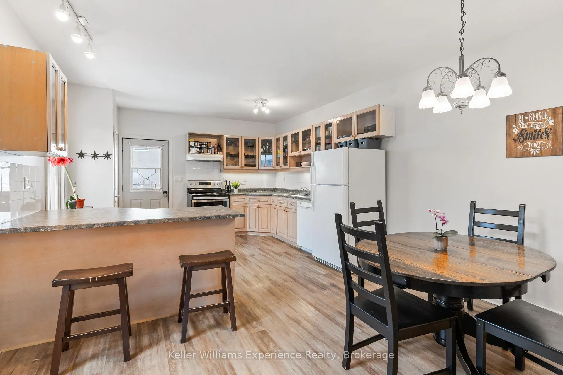 Photo 10 of 253 11th Street E, Owen Sound — HOMEH