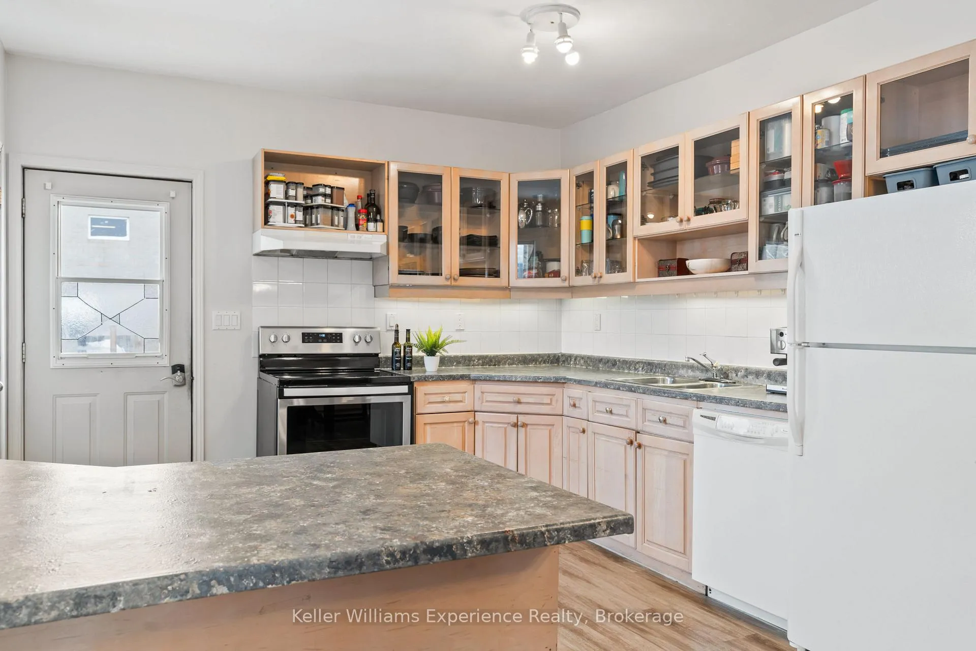 Photo 11 of 253 11th Street E, Owen Sound — HOMEH