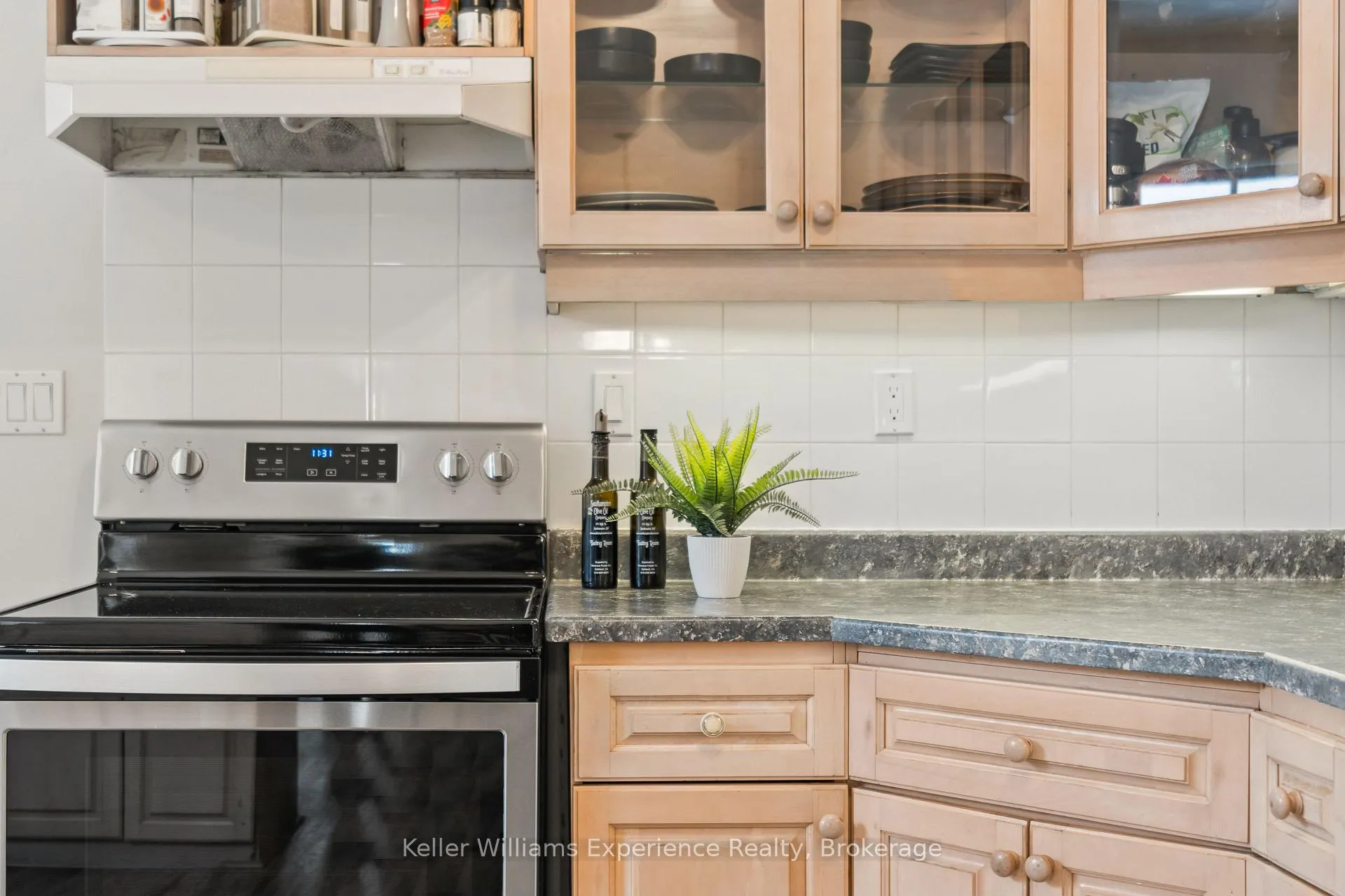 Photo 12 of 253 11th Street E, Owen Sound — HOMEH