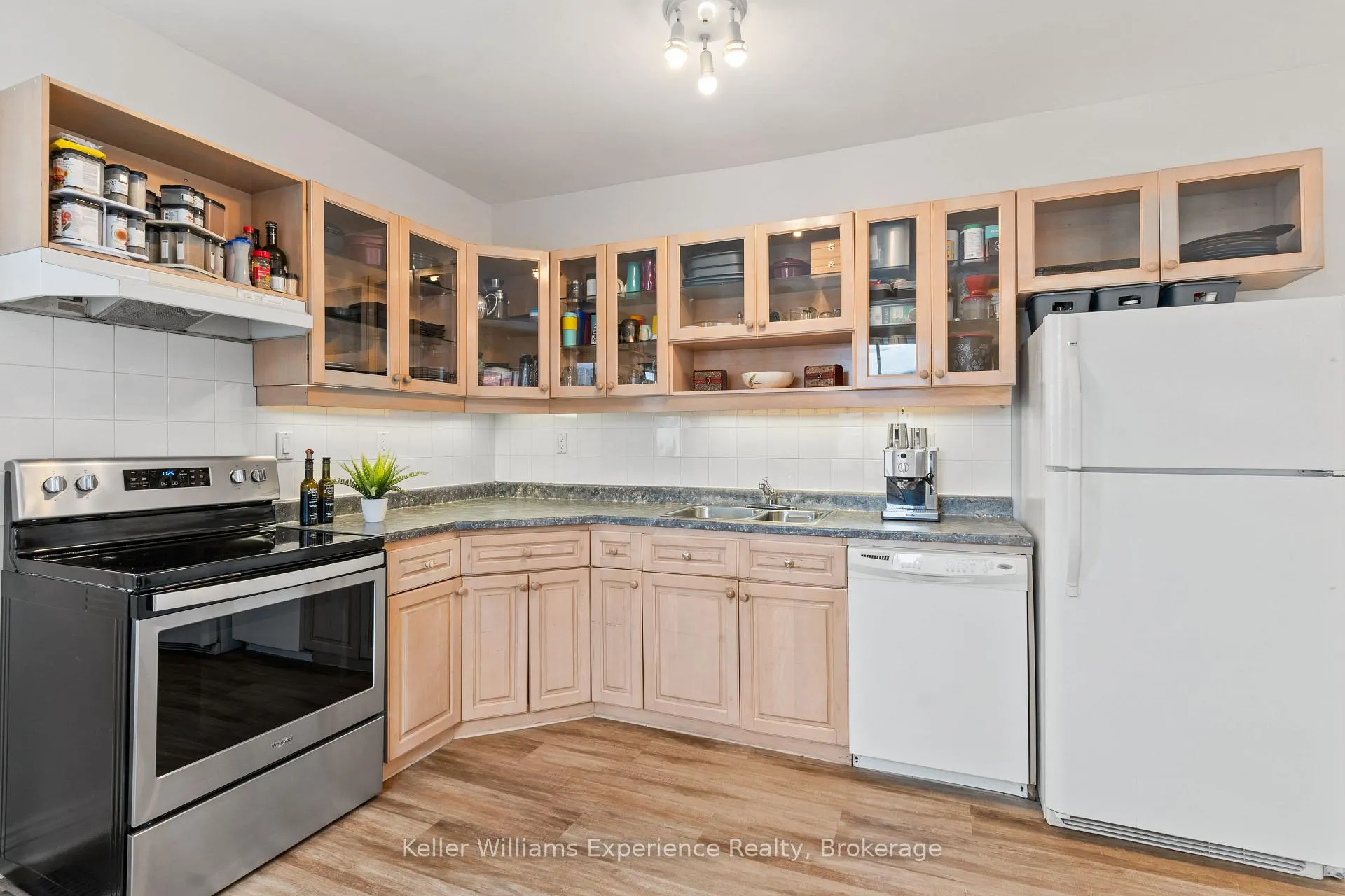 Photo 14 of 253 11th Street E, Owen Sound — HOMEH