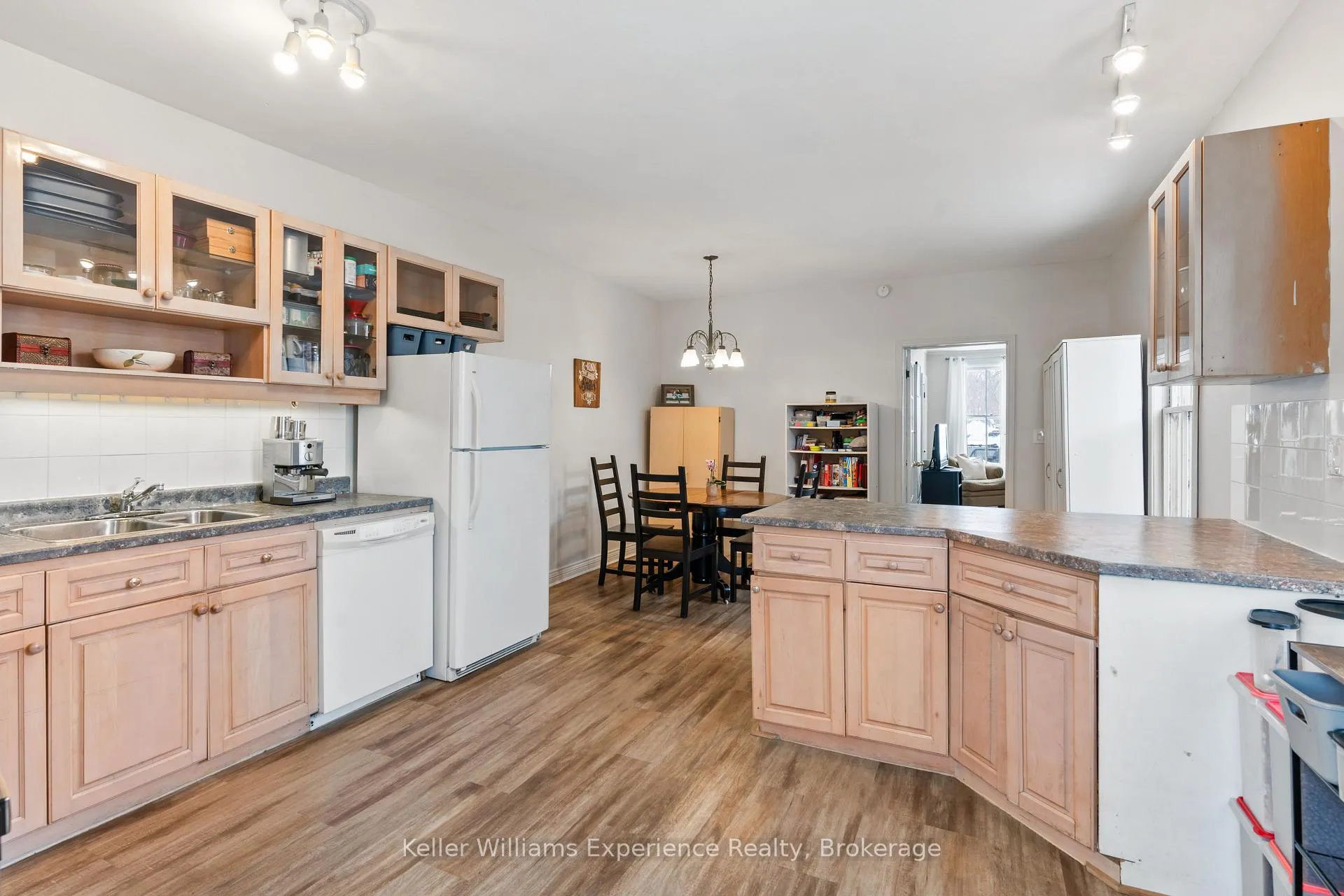 Photo 15 of 253 11th Street E, Owen Sound — HOMEH