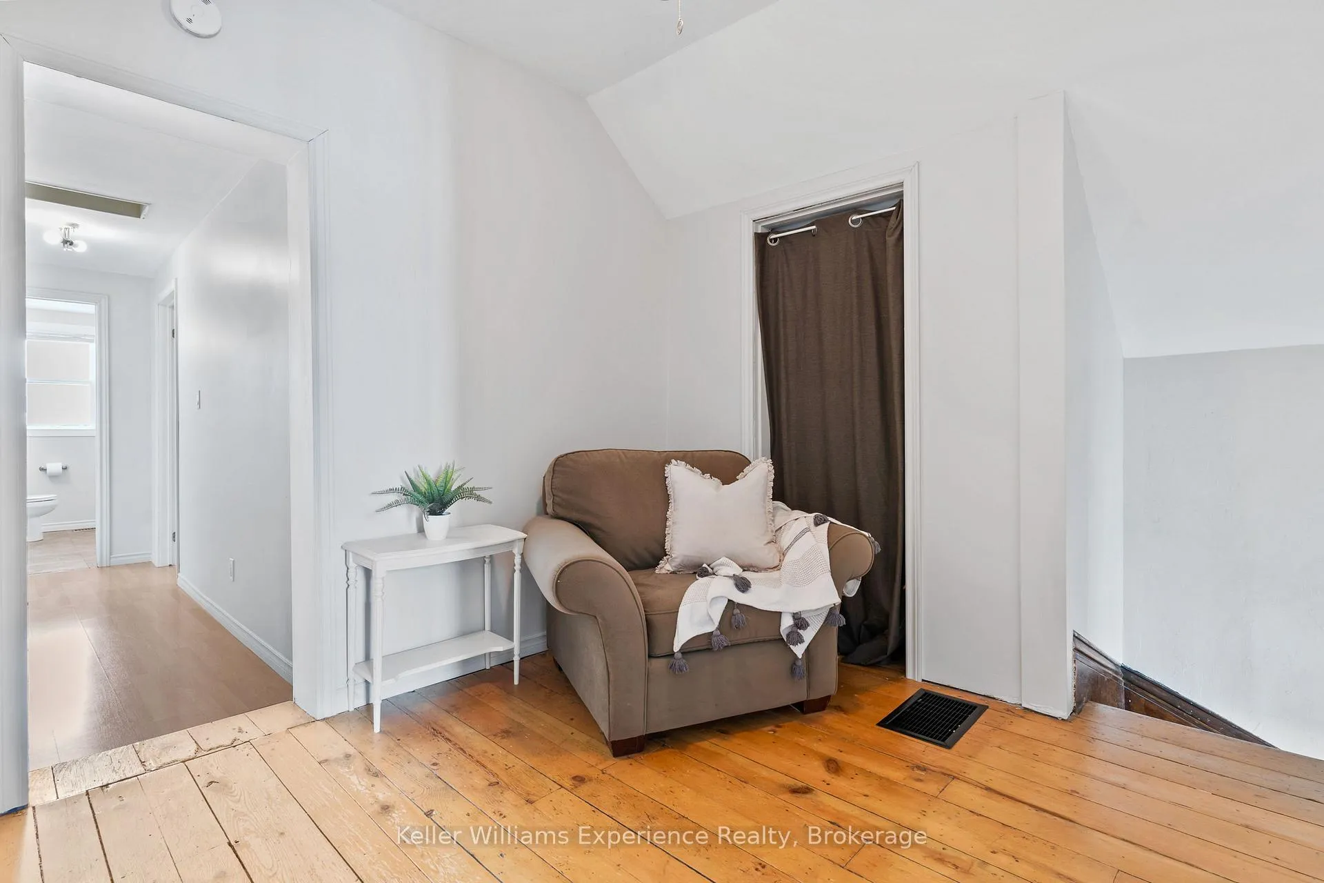 Photo 18 of 253 11th Street E, Owen Sound — HOMEH