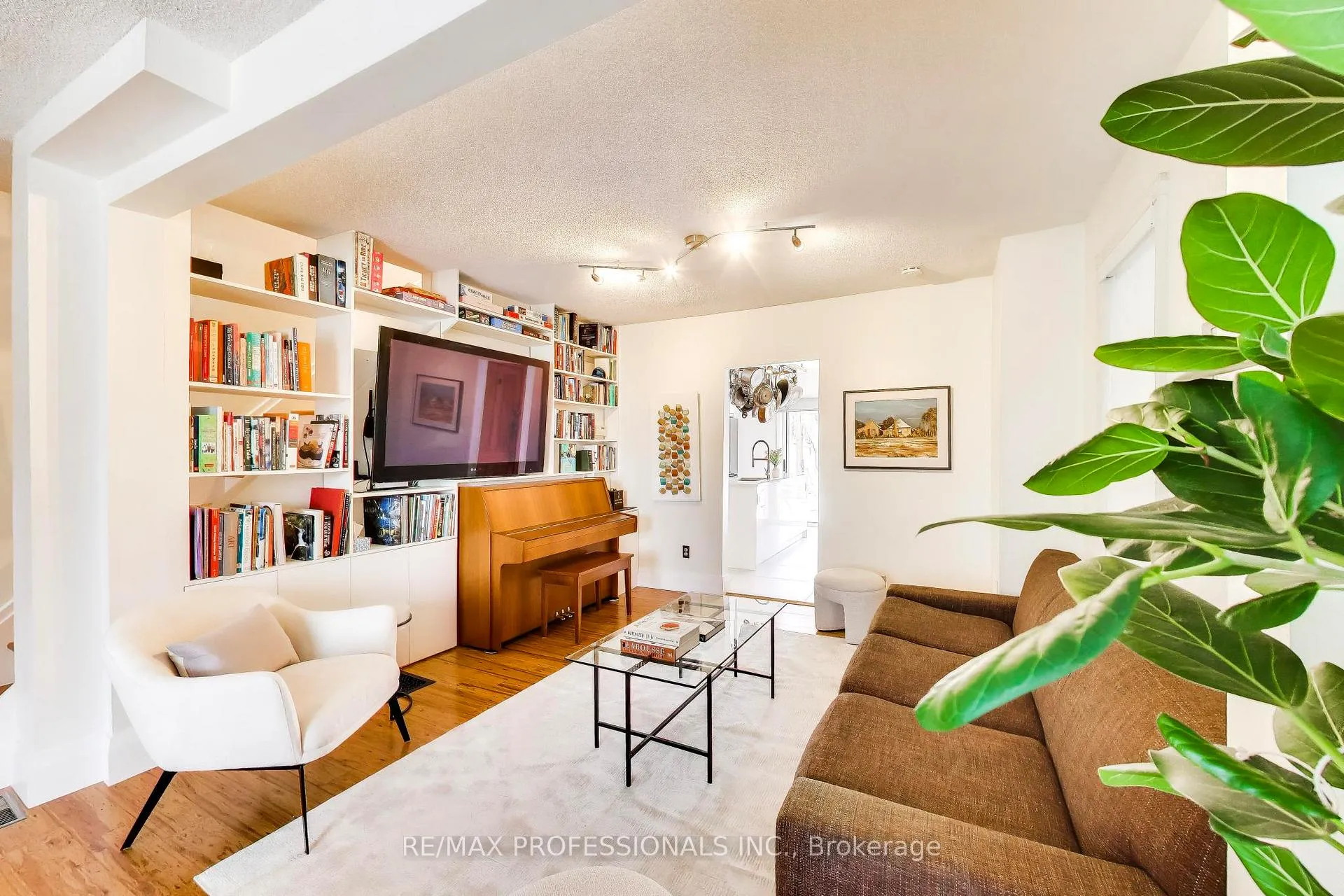 Photo 3 of 41 Windermere Avenue, Toronto, High Park-Swansea — HOMEH