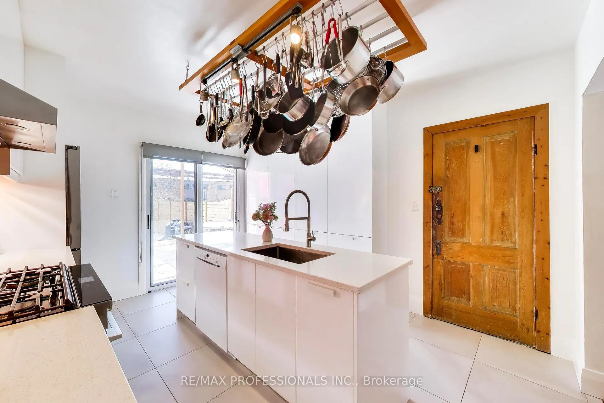 Photo 10 of 41 Windermere Avenue, Toronto, High Park-Swansea — HOMEH