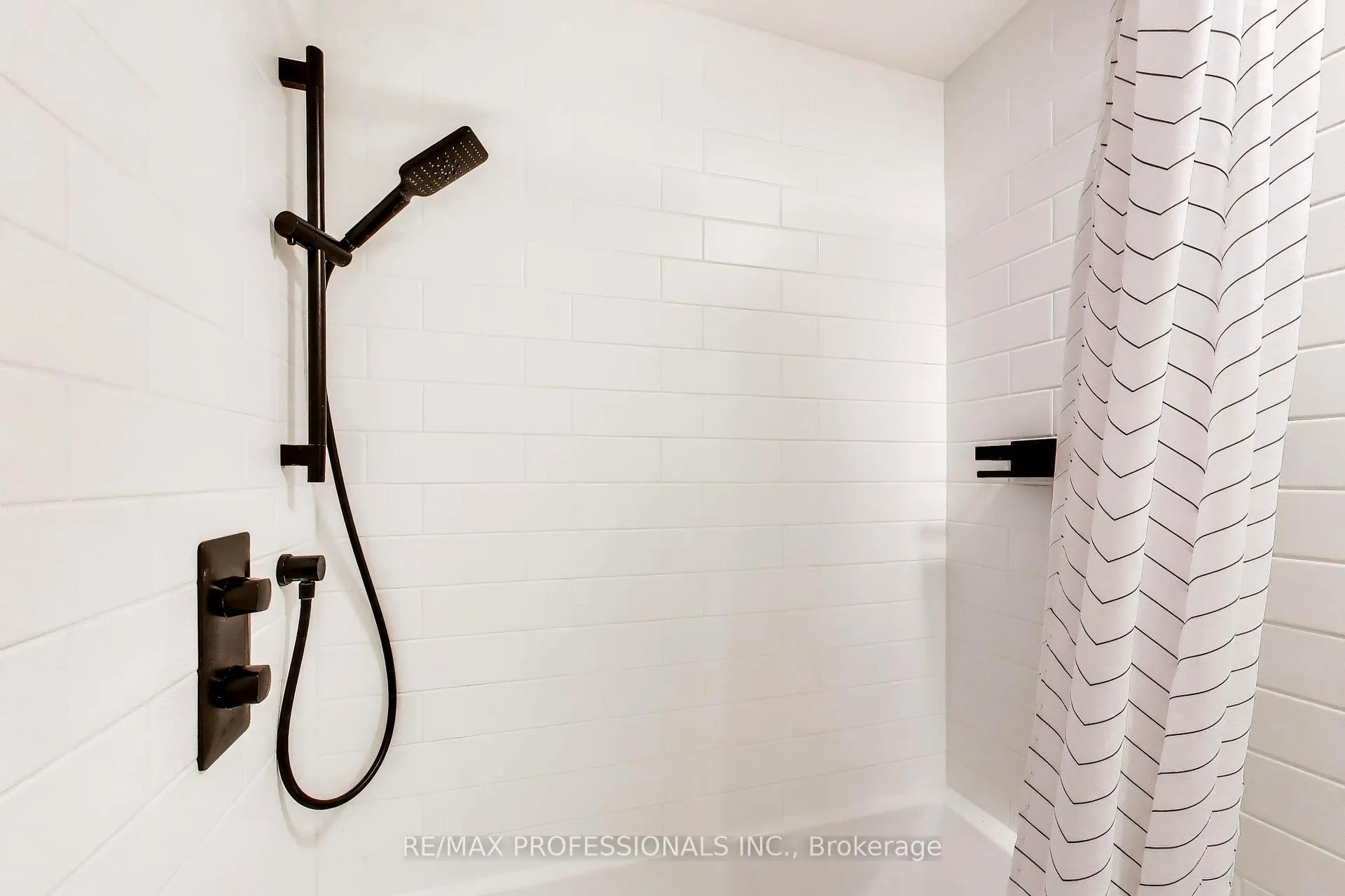 Photo 20 of 41 Windermere Avenue, Toronto, High Park-Swansea — HOMEH