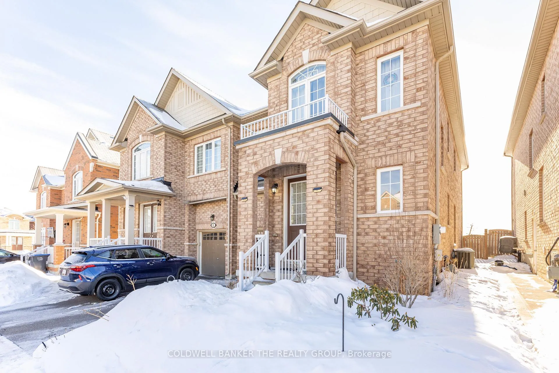 Photo 3 of 8 Vezna Crescent, Brampton, Credit Valley — HOMEH