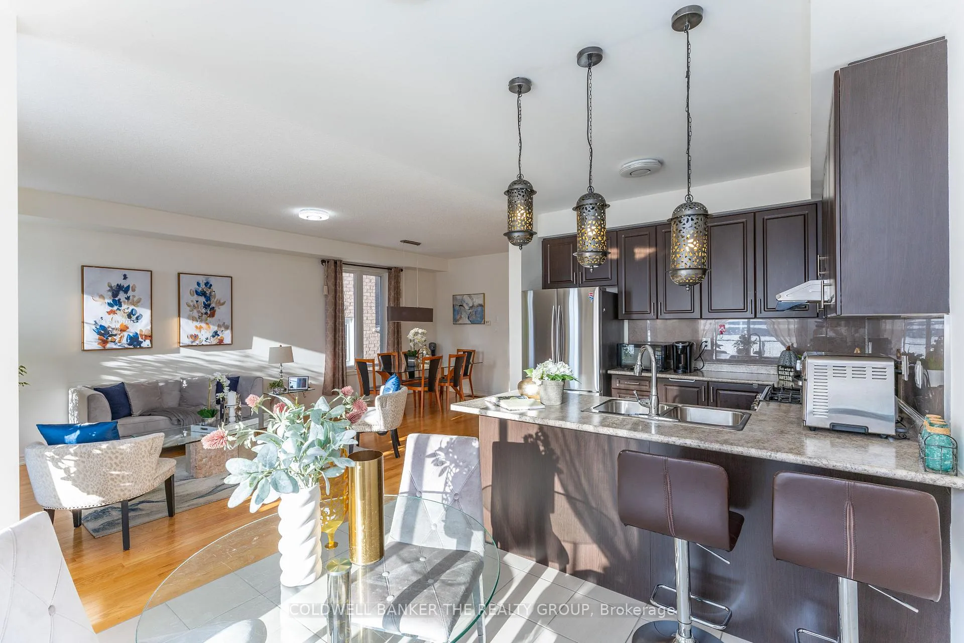 Photo 10 of 8 Vezna Crescent, Brampton, Credit Valley — HOMEH