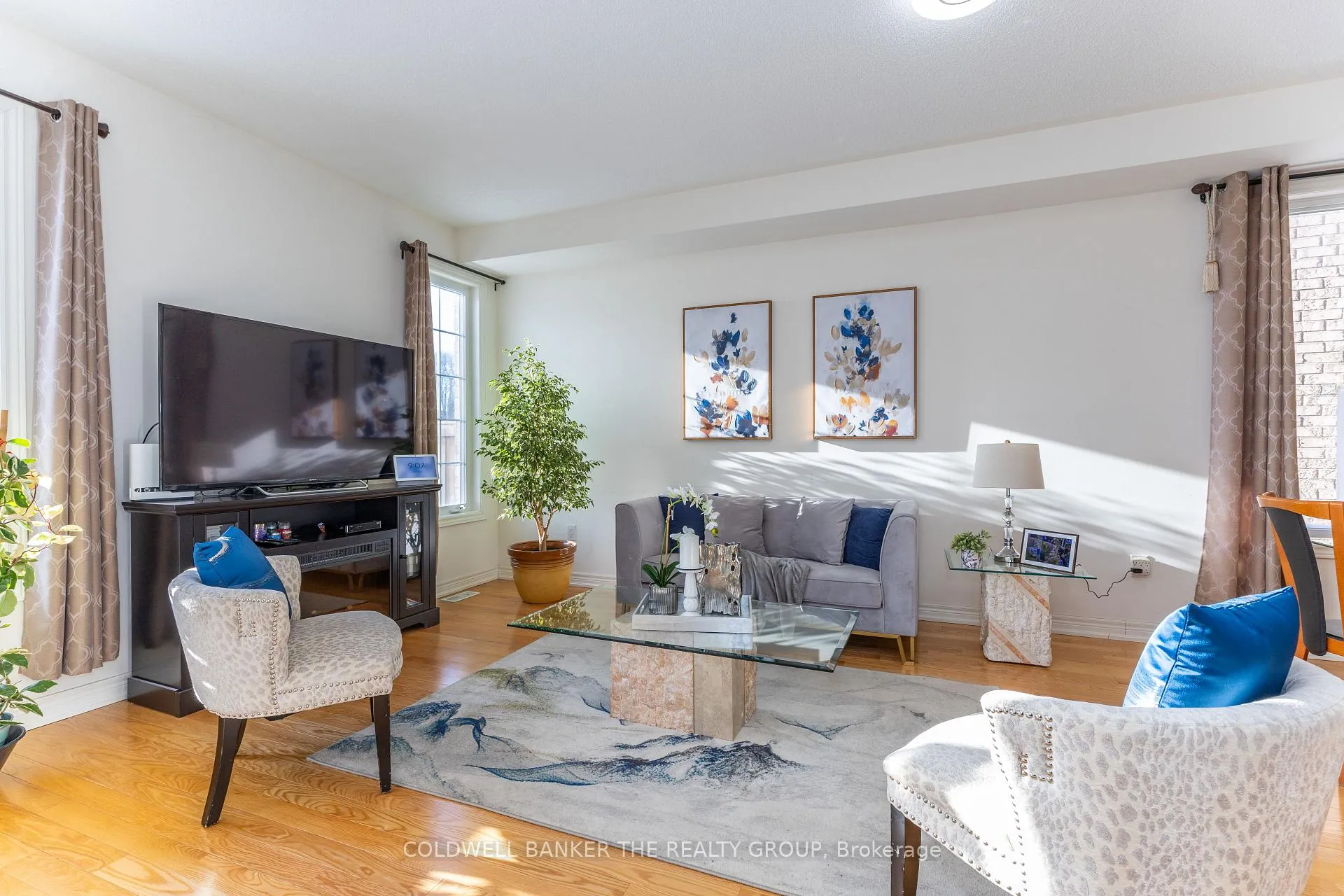 Photo 12 of 8 Vezna Crescent, Brampton, Credit Valley — HOMEH