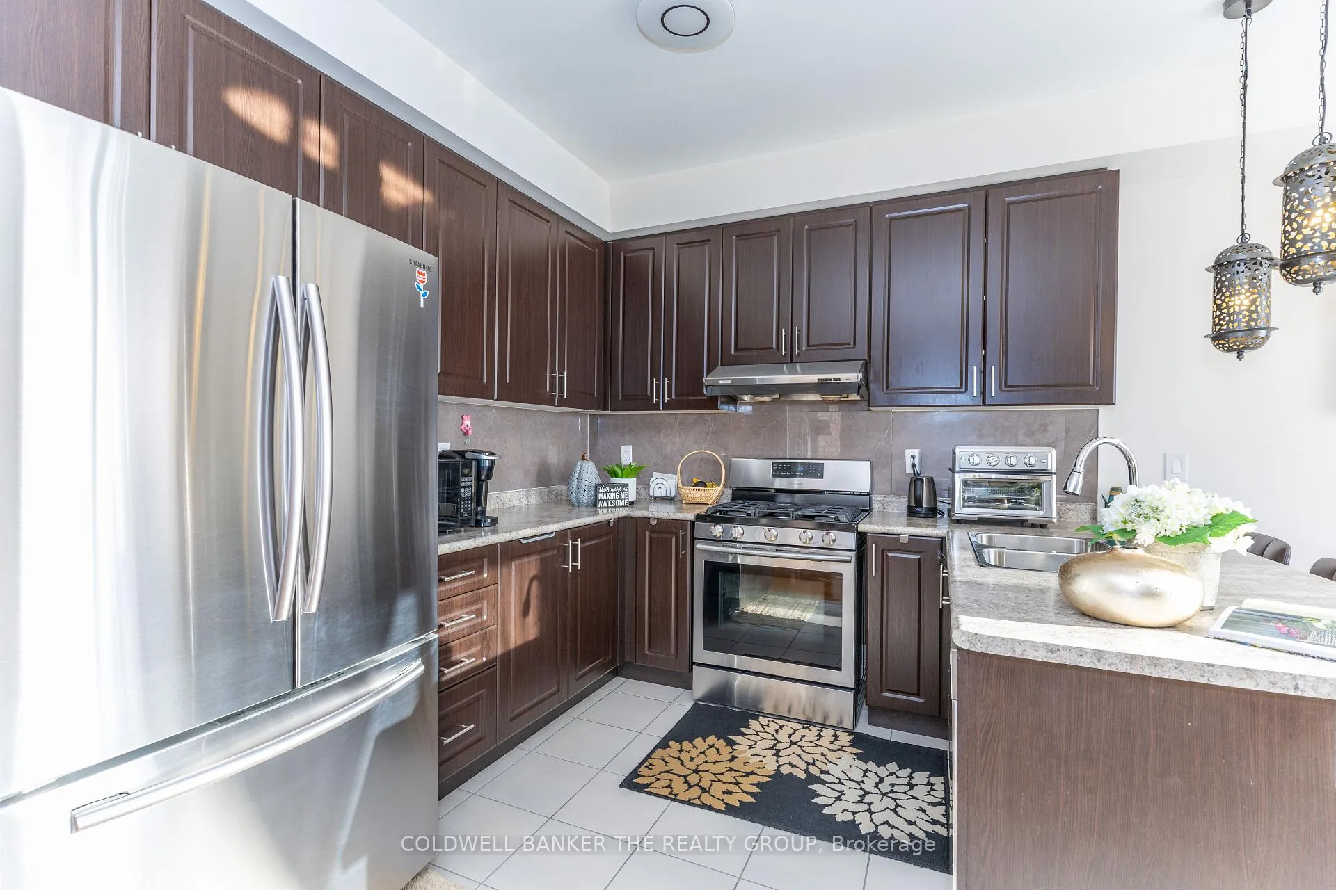 Photo 18 of 8 Vezna Crescent, Brampton, Credit Valley — HOMEH