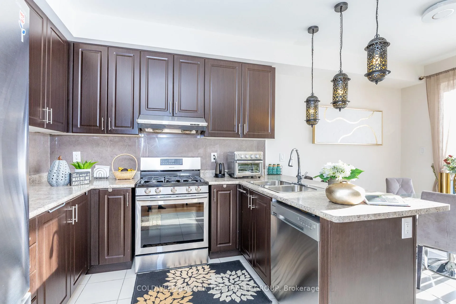 Photo 19 of 8 Vezna Crescent, Brampton, Credit Valley — HOMEH