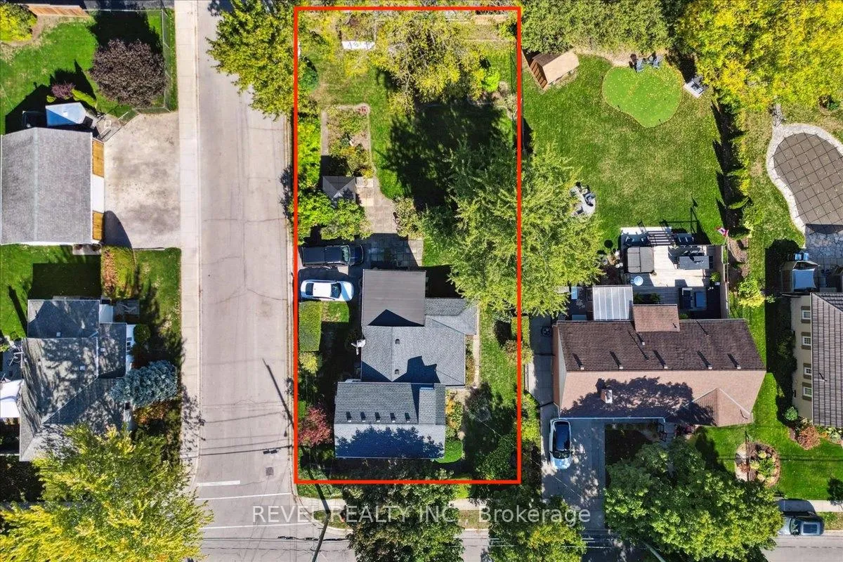Photo 3 of 250 Mill Street N, Hamilton, Waterdown — HOMEH