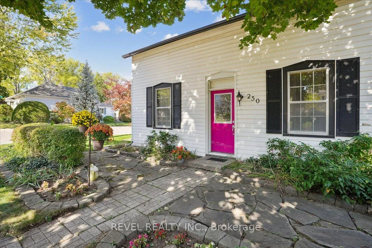 Photo 5 of 250 Mill Street N, Hamilton, Waterdown — HOMEH