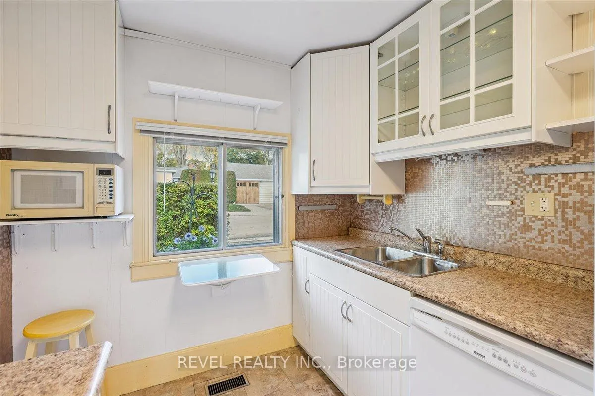 Photo 20 of 250 Mill Street N, Hamilton, Waterdown — HOMEH
