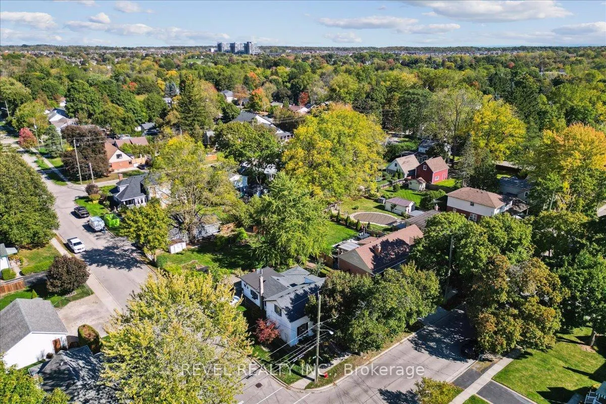 Photo 40 of 250 Mill Street N, Hamilton, Waterdown — HOMEH