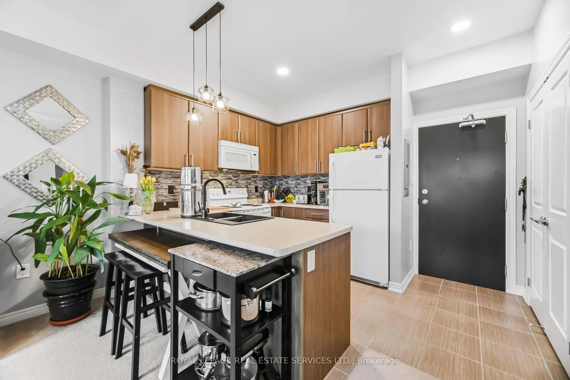 Photo 4 of Unit 309, 269 Georgian Drive, Oakville, River Oaks — HOMEH