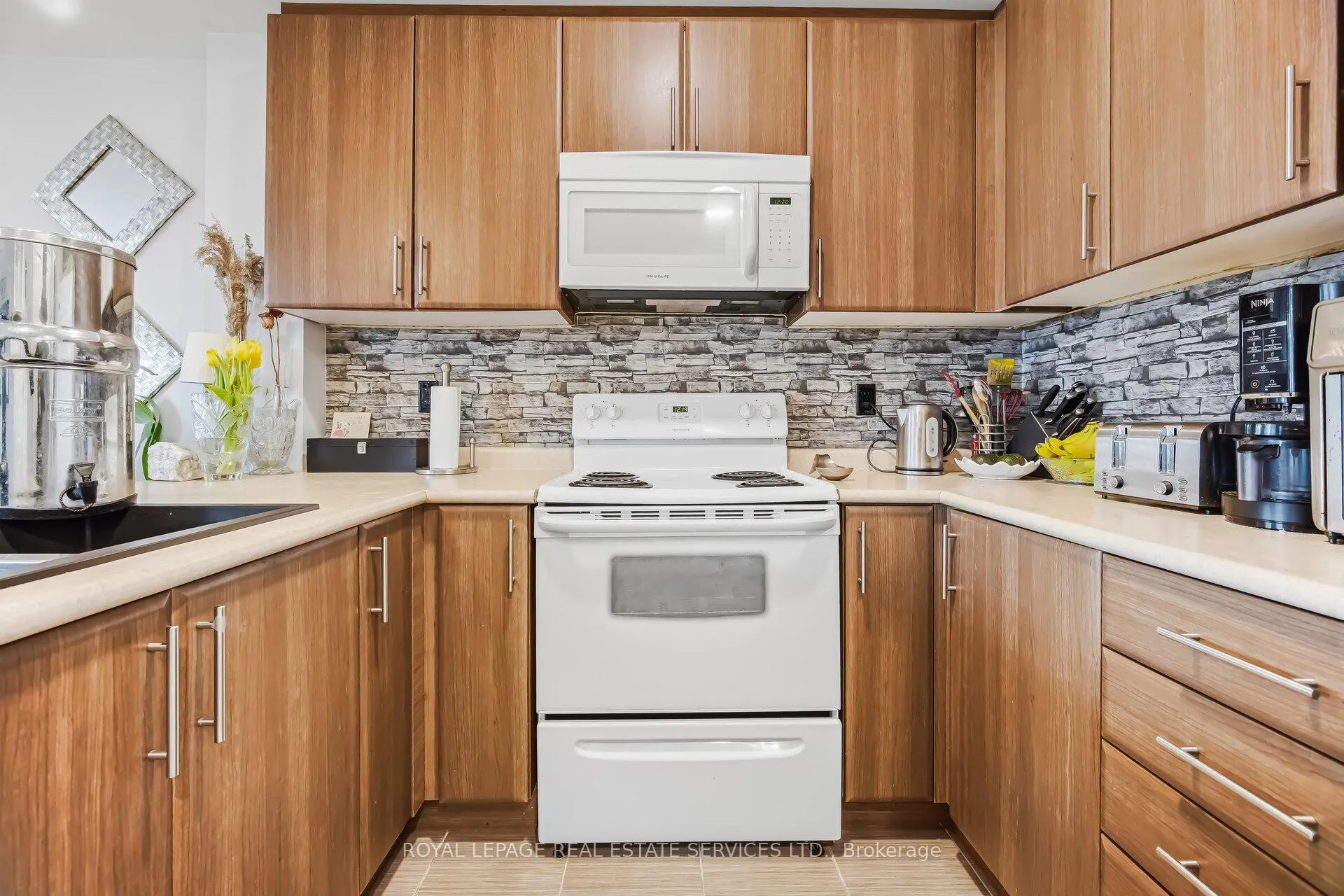 Photo 6 of Unit 309, 269 Georgian Drive, Oakville, River Oaks — HOMEH