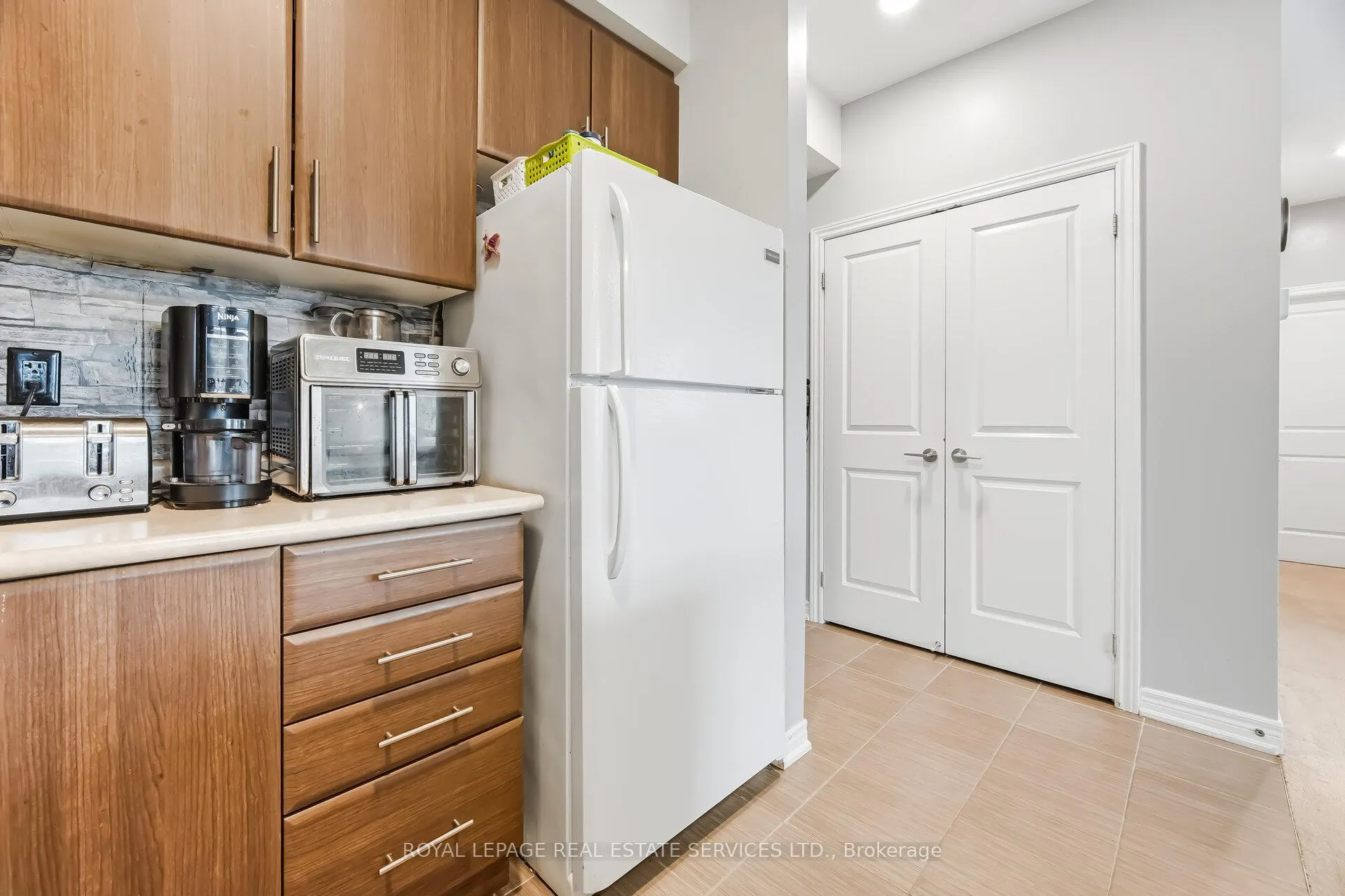 Photo 8 of Unit 309, 269 Georgian Drive, Oakville, River Oaks — HOMEH