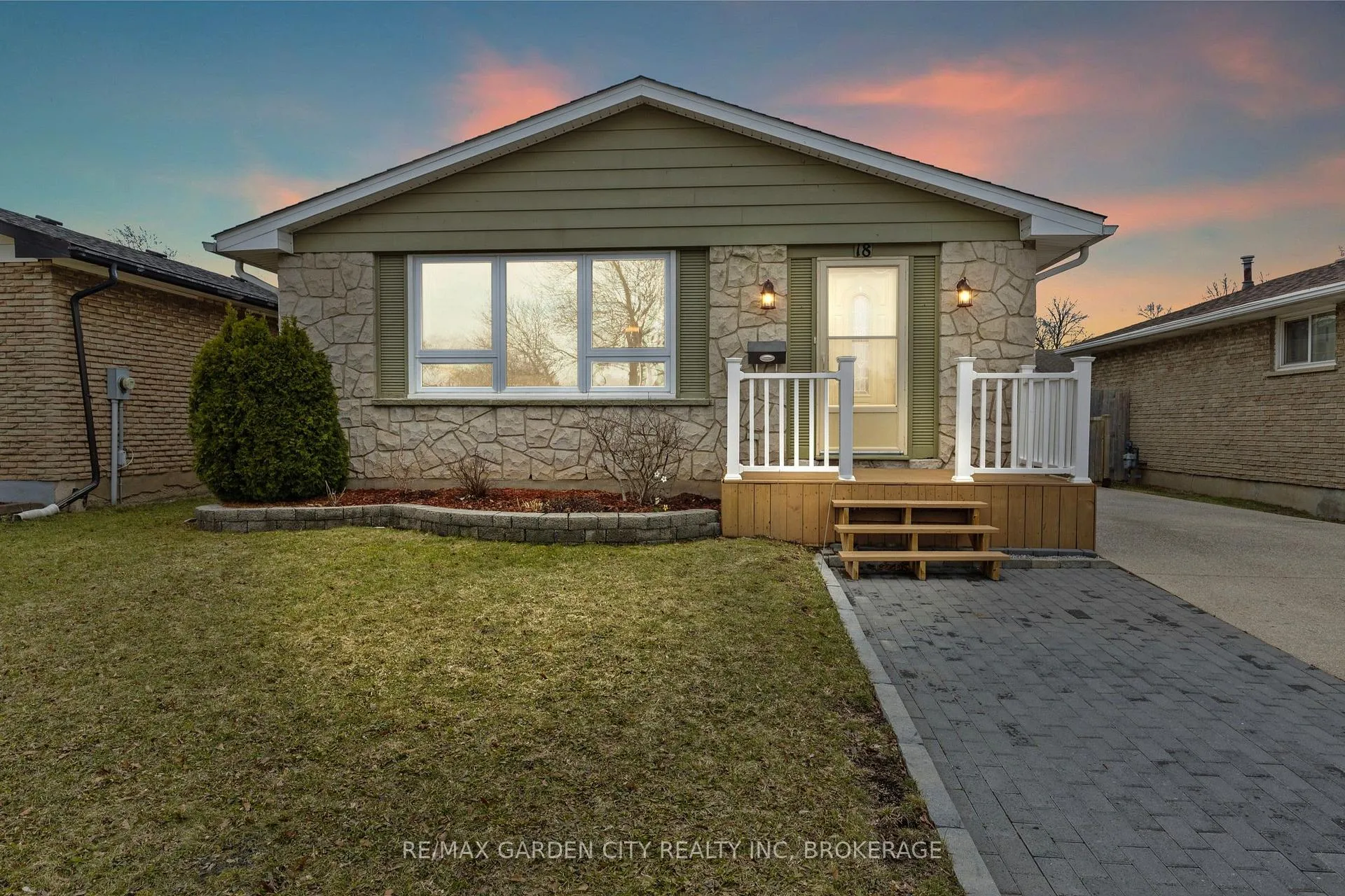Photo 1 of 18 Thorncliff Drive, St. Catharines, Oakdale — HOMEH
