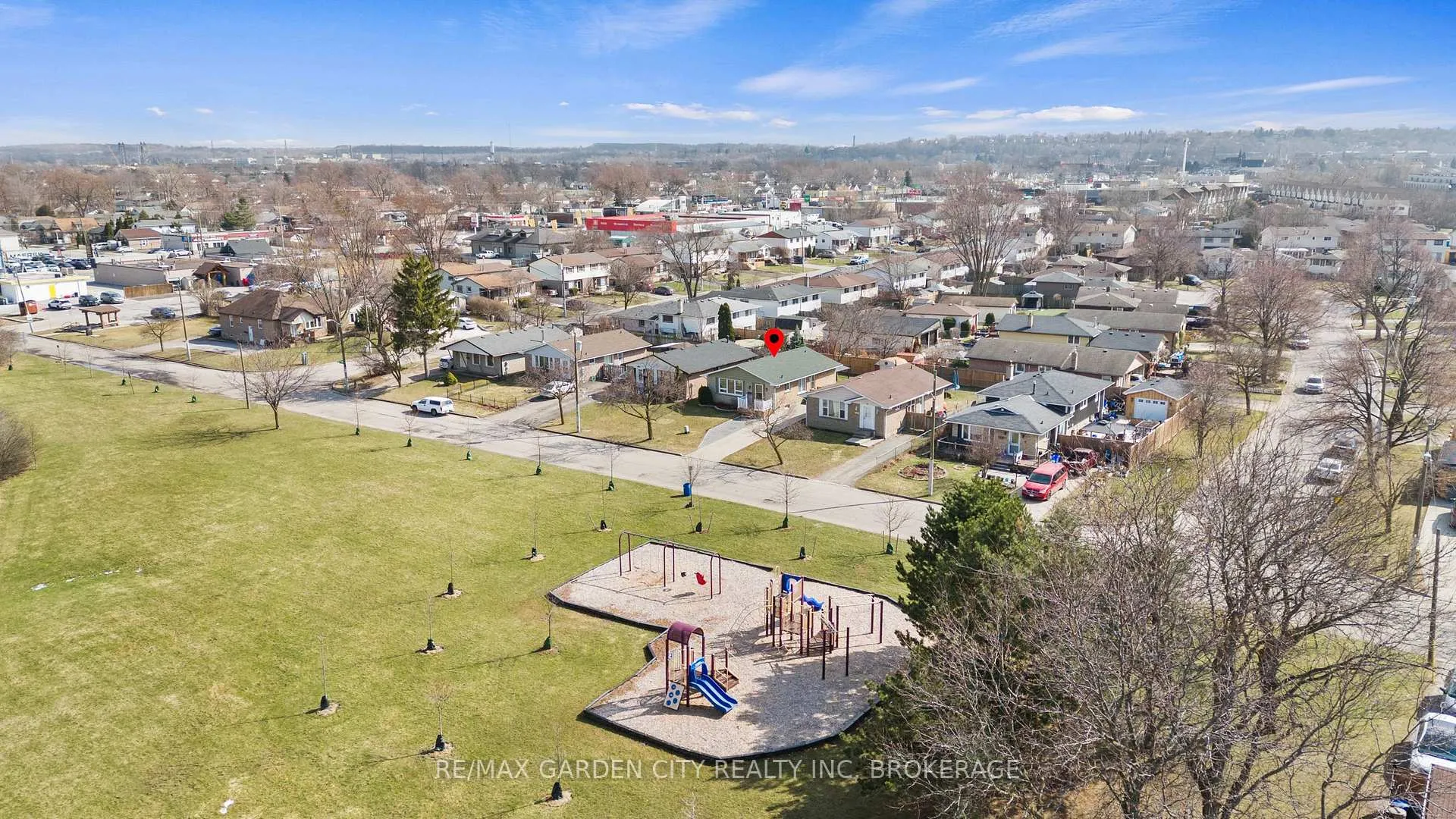 Photo 2 of 18 Thorncliff Drive, St. Catharines, Oakdale — HOMEH
