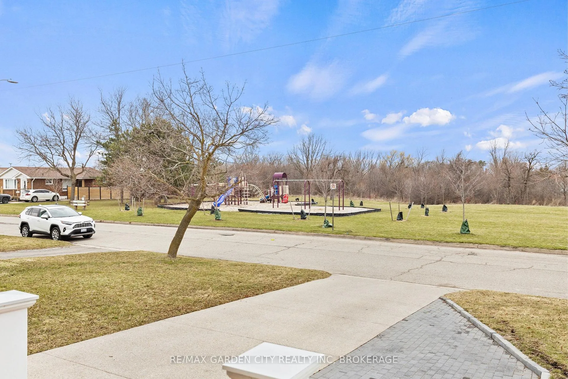 Photo 3 of 18 Thorncliff Drive, St. Catharines, Oakdale — HOMEH