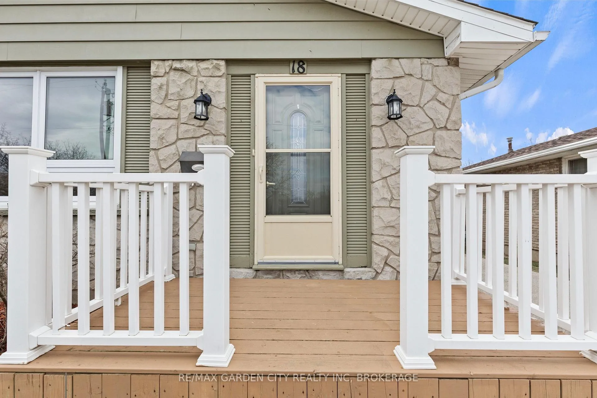Photo 6 of 18 Thorncliff Drive, St. Catharines, Oakdale — HOMEH