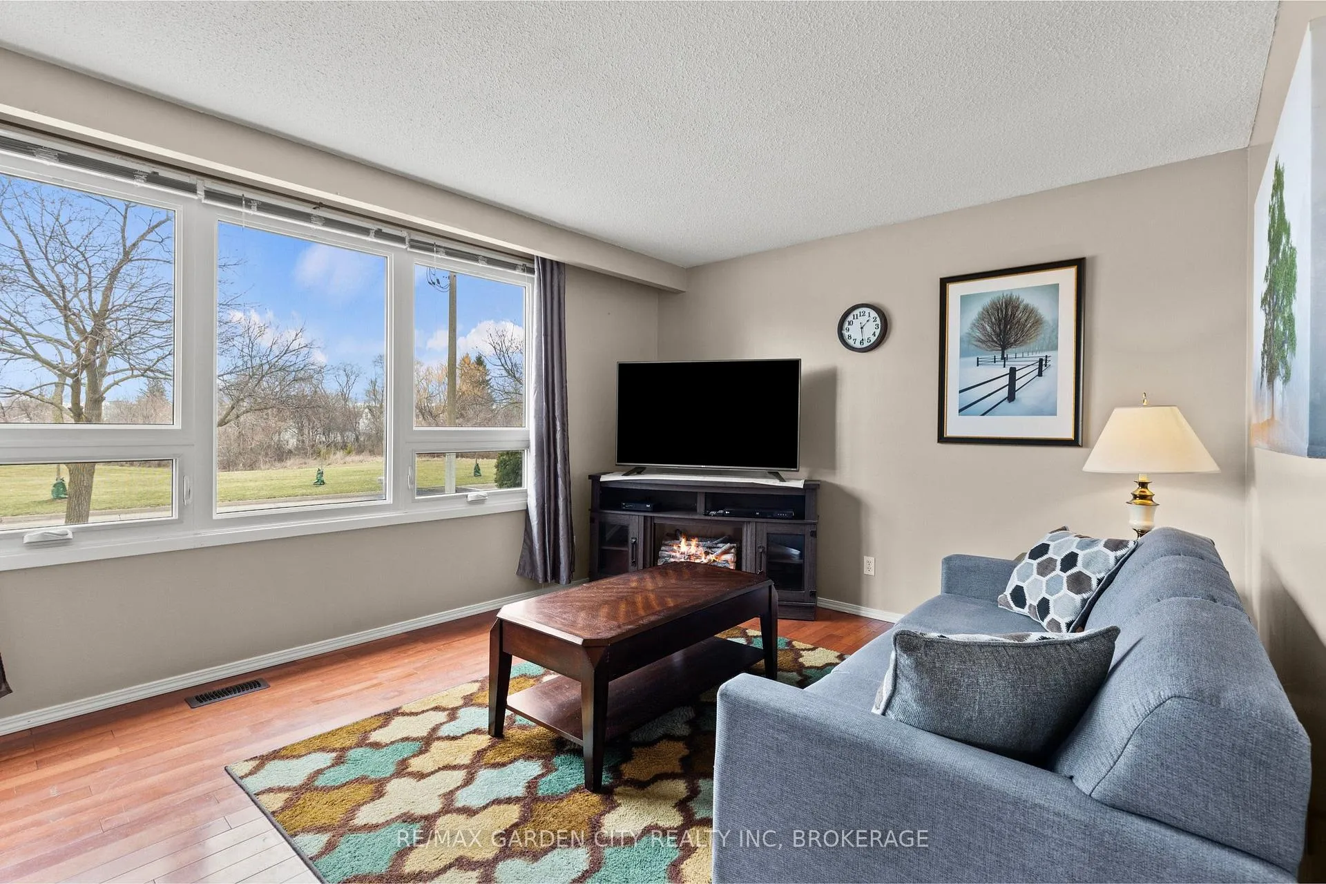Photo 8 of 18 Thorncliff Drive, St. Catharines, Oakdale — HOMEH