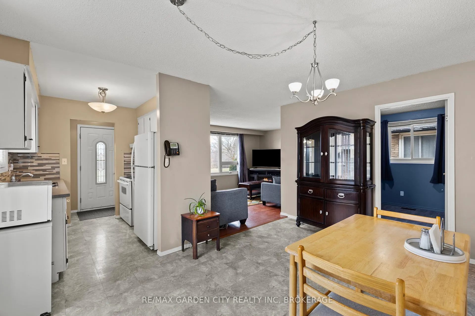 Photo 10 of 18 Thorncliff Drive, St. Catharines, Oakdale — HOMEH