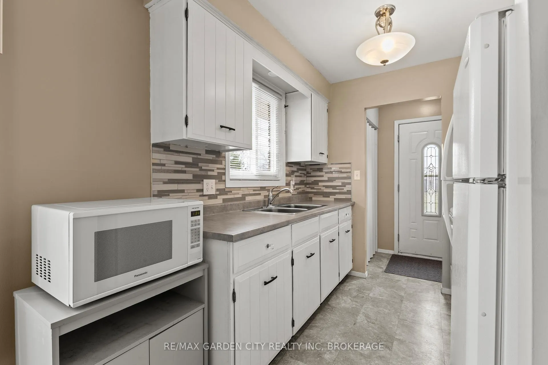 Photo 12 of 18 Thorncliff Drive, St. Catharines, Oakdale — HOMEH